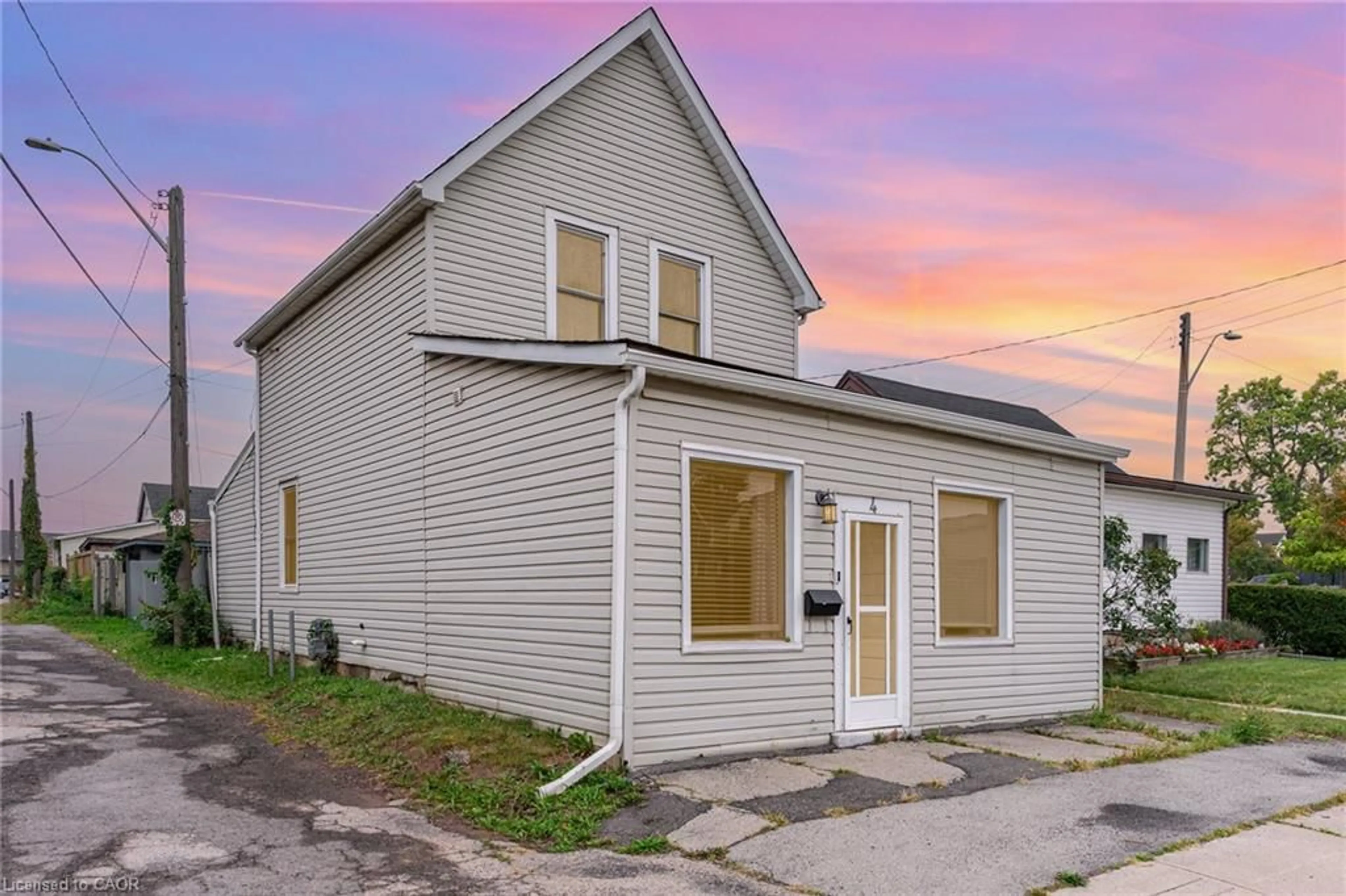 Unknown for 4 Robins Ave, Hamilton Ontario L8H 4M6