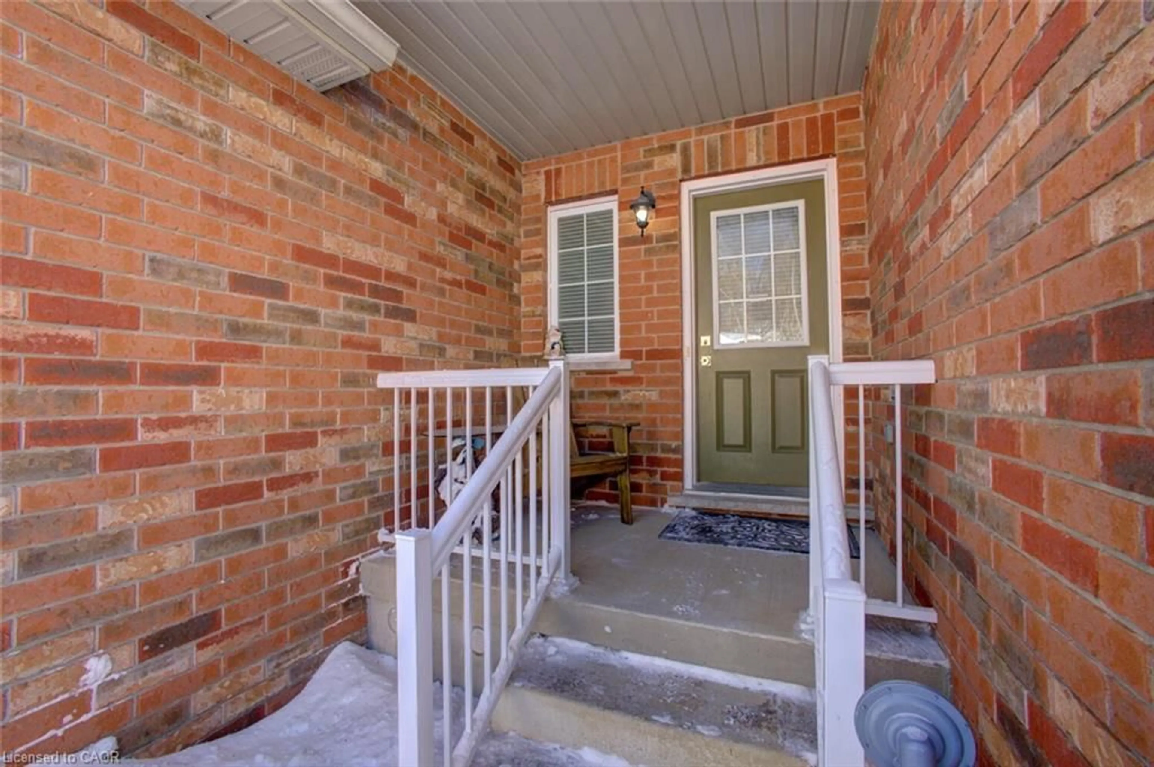 Indoor entryway for 122 Upper Mercer St, Kitchener Ontario N2A 4N2