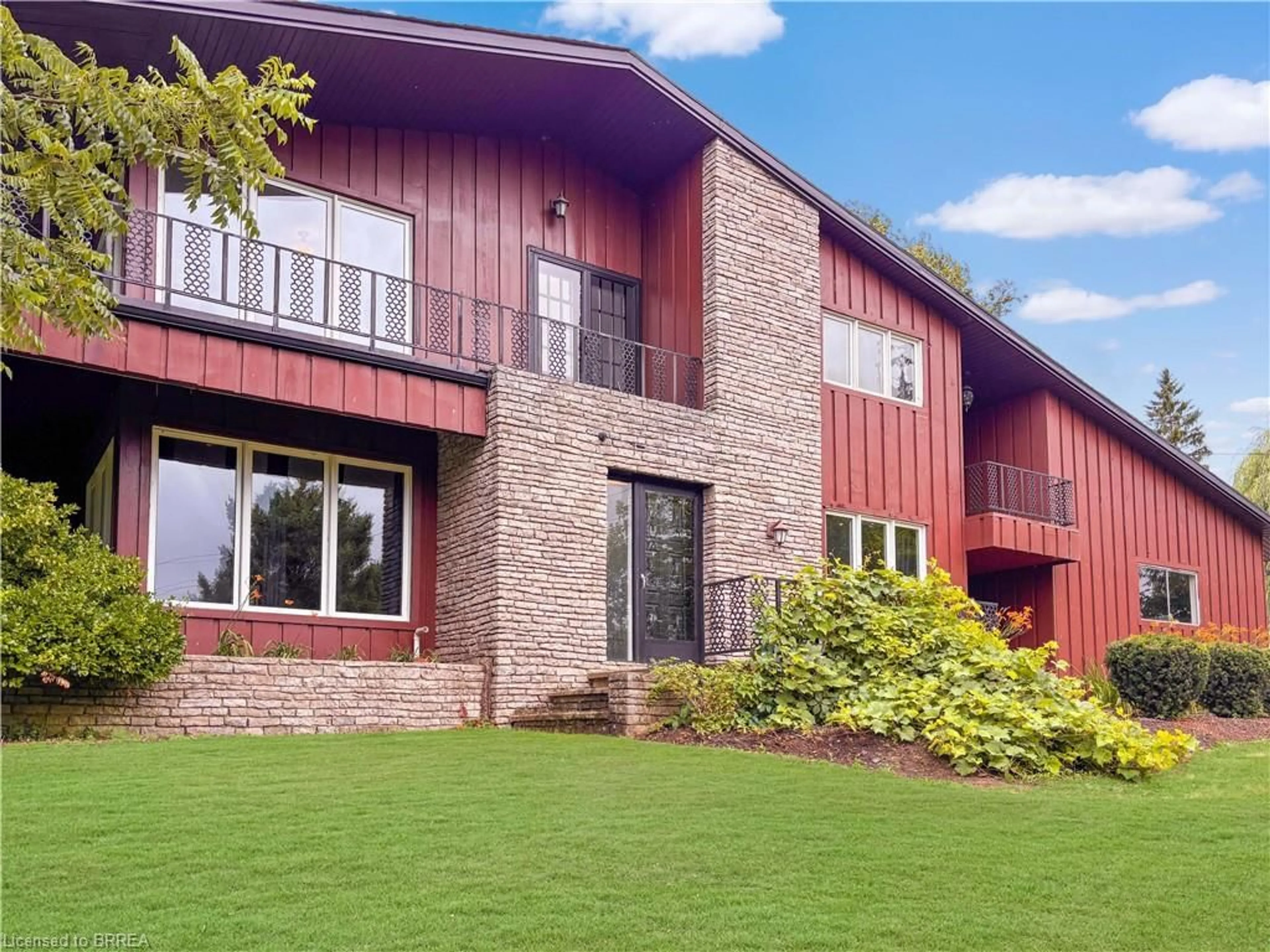 Home with brick exterior material, building for 138 Cockshutt Rd, Brantford Ontario N3T 5L6