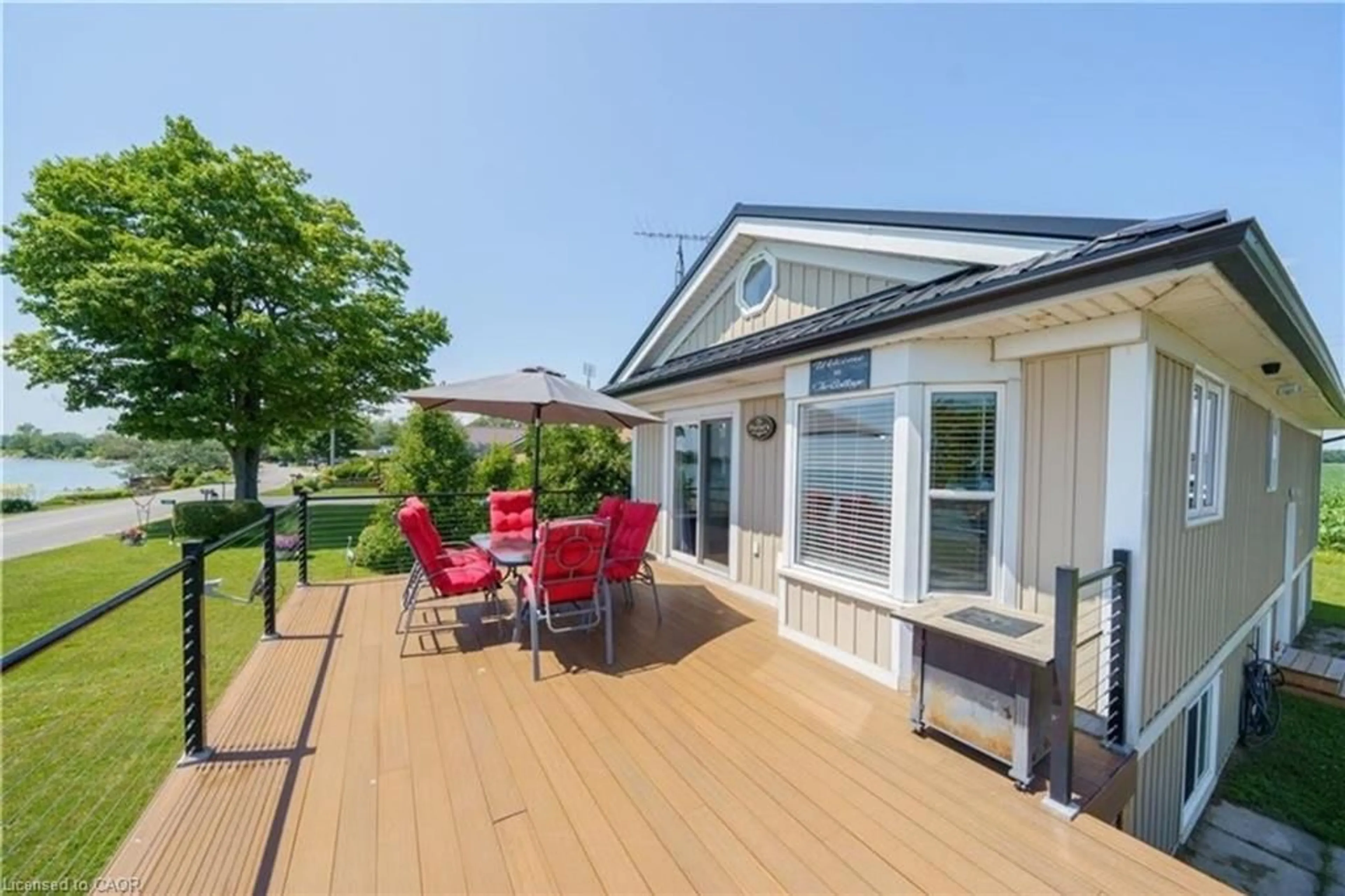 Patio, street for 751 Lakeshore Rd, Selkirk Ontario N0A 1P0