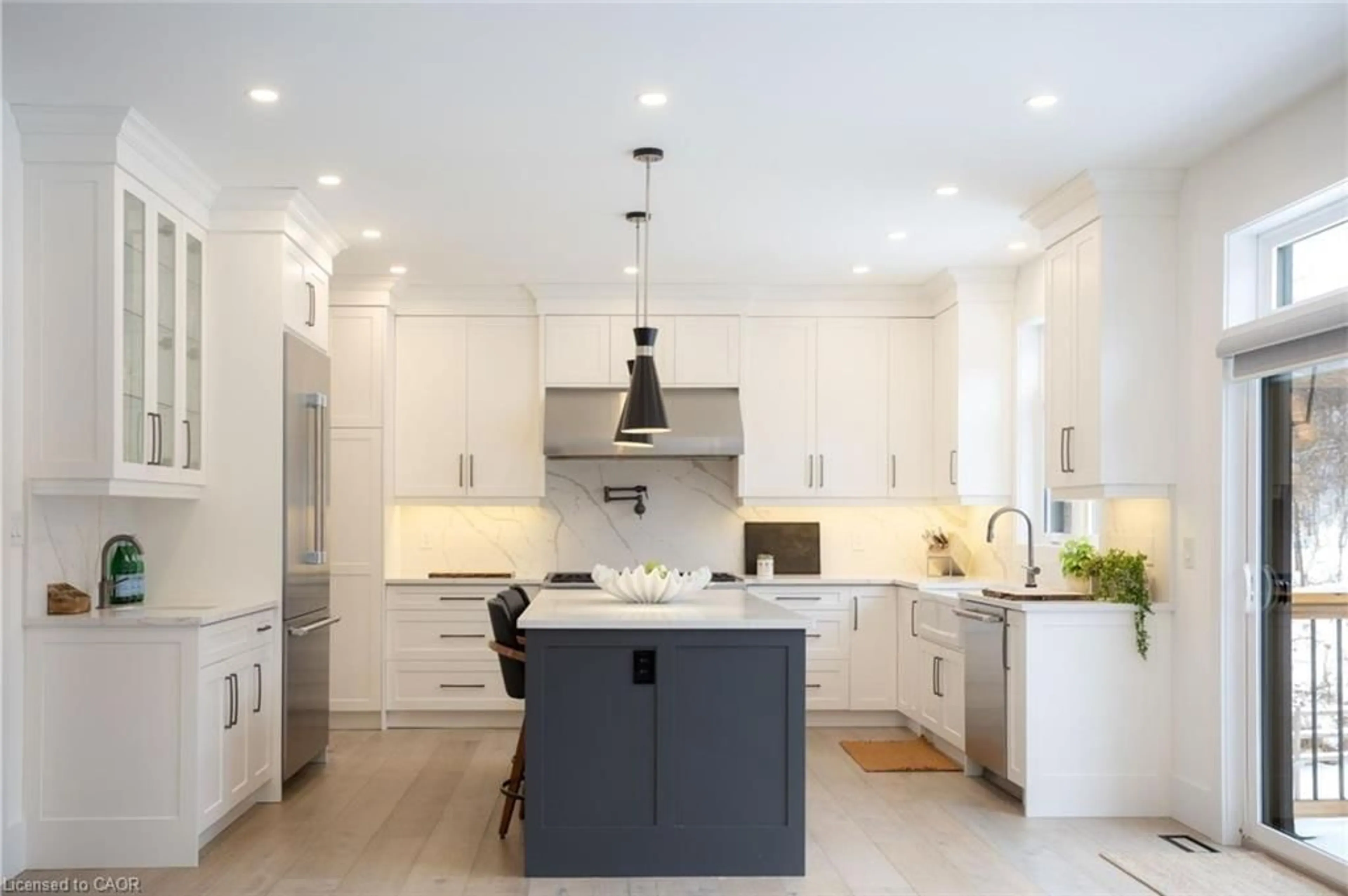 Contemporary kitchen, unknown for 1095 Mineral Springs Rd, Ancaster Ontario L9H 5E3