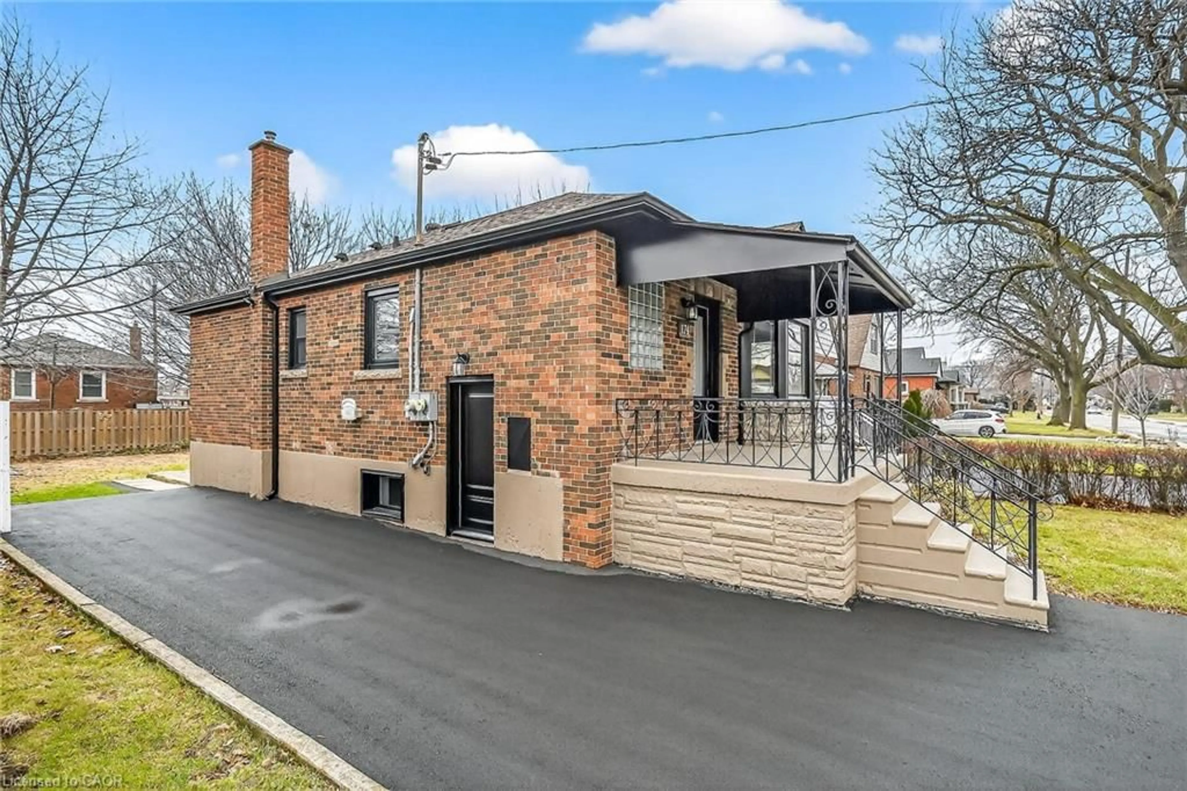 Home with brick exterior material, street for 174 East 34th St, Hamilton Ontario L8V 3W6