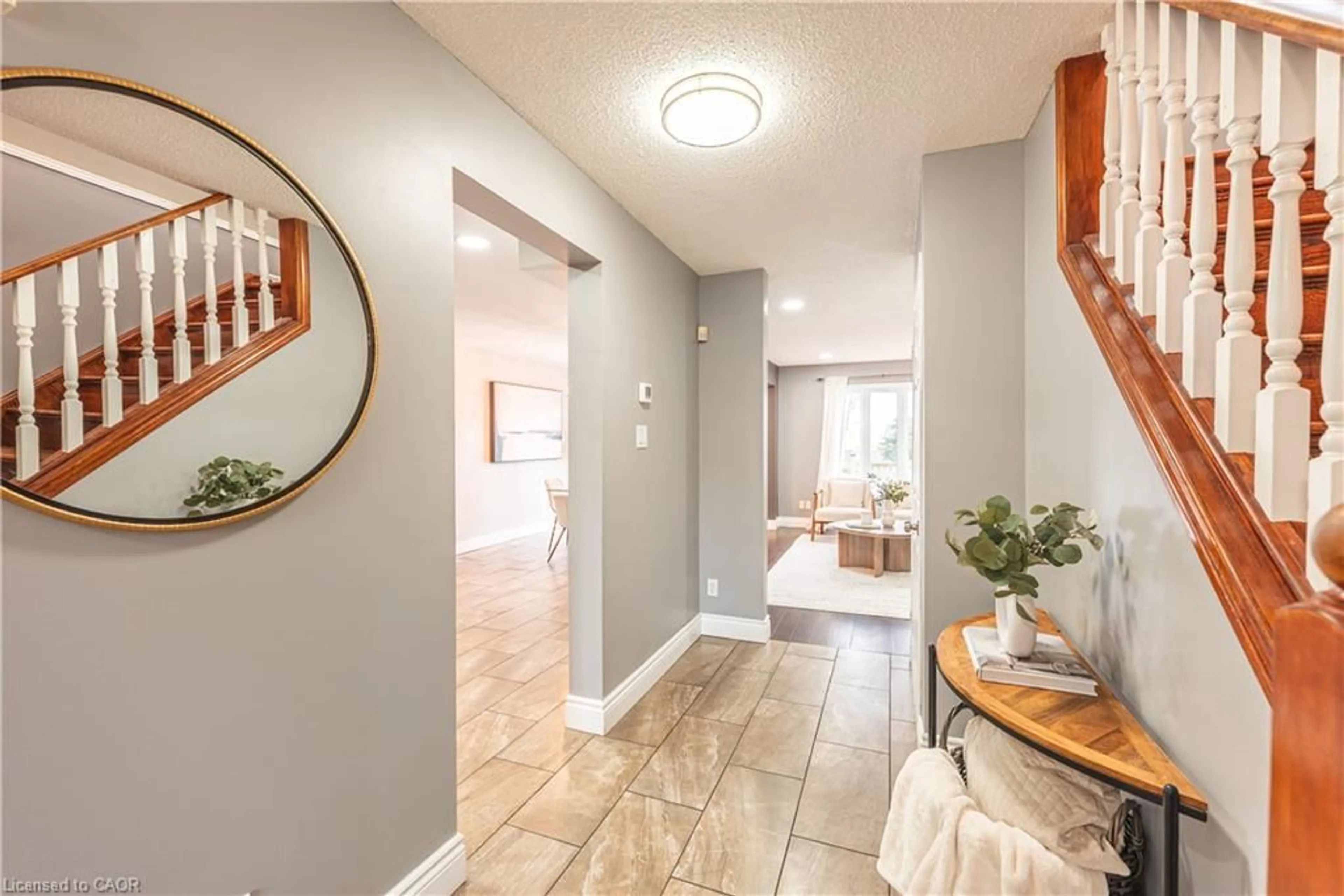 Indoor entryway for 42 Roman Cres, London Ontario N5V 4W4