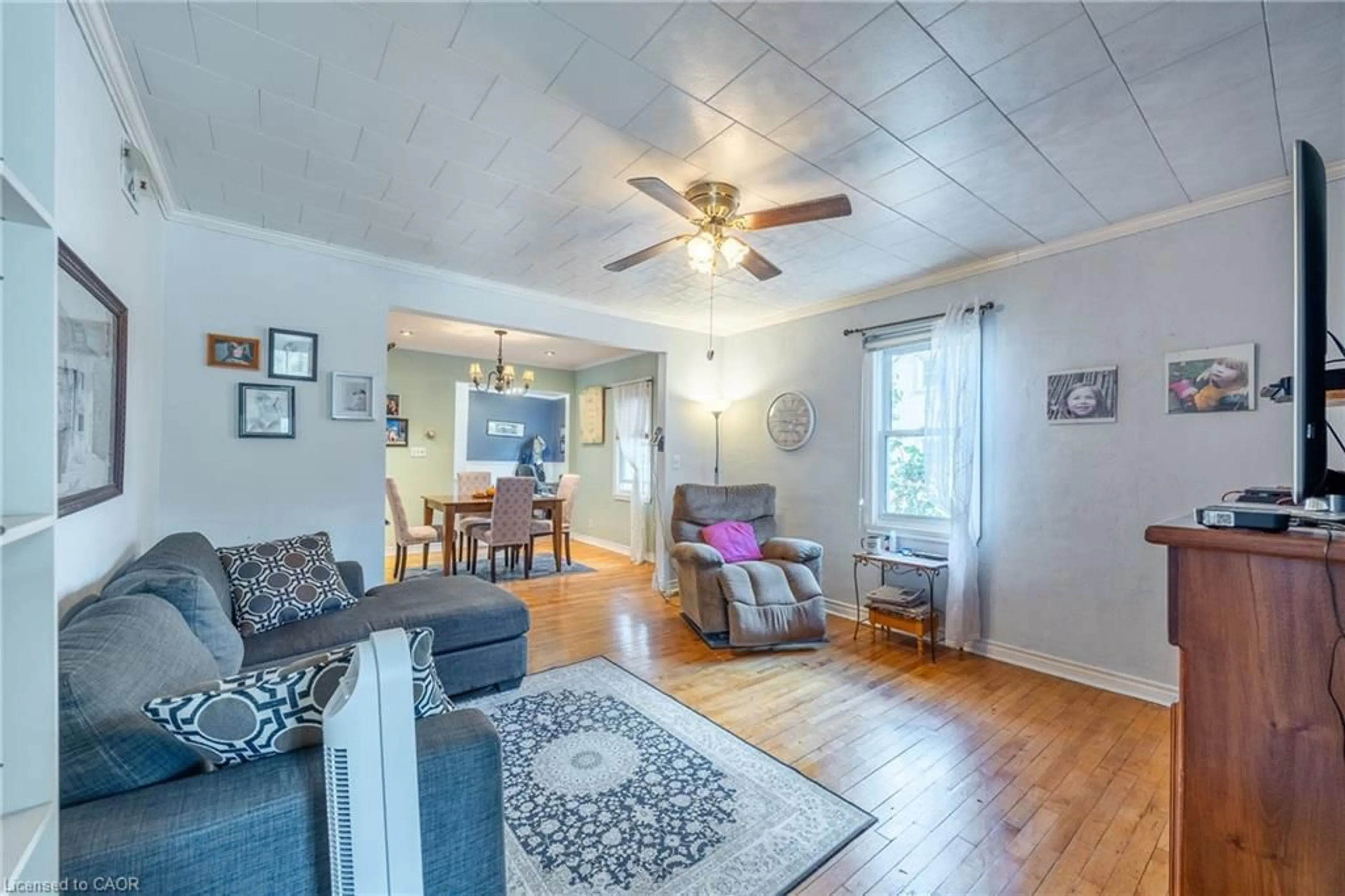 Living room with furniture, wood/laminate floor for 167 Eastern Ave, Delhi Ontario N4B 1R8