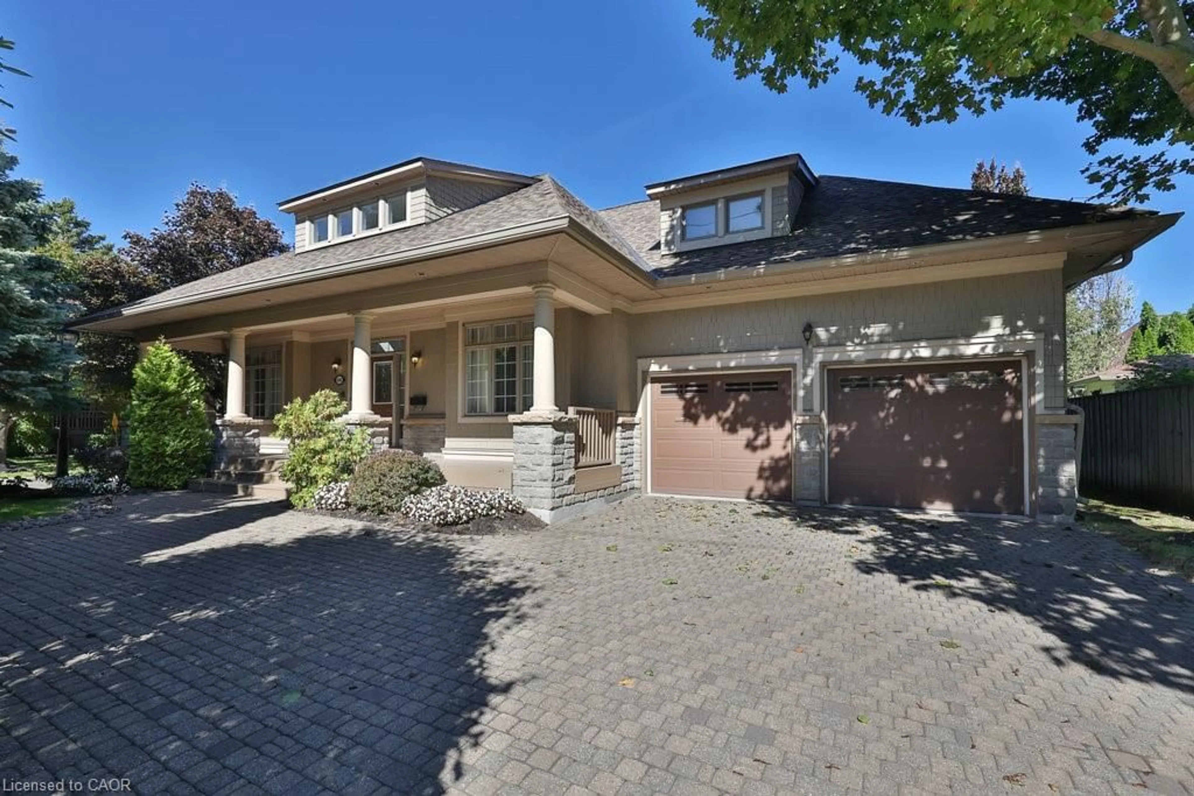 Home with brick exterior material, street for 2165 Stavebank Rd #27, Mississauga Ontario L5C 1T3