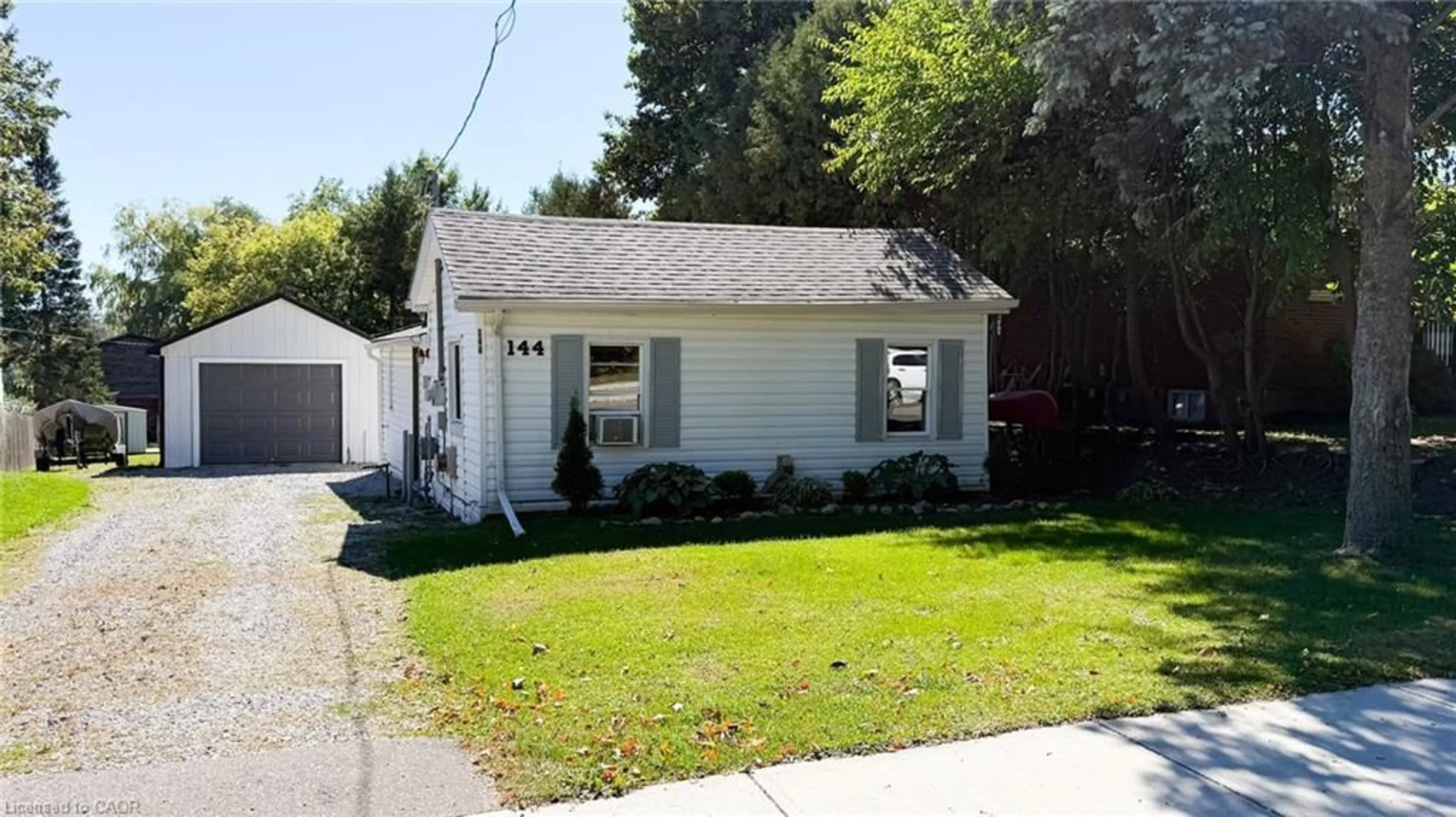 Home with vinyl exterior material, street for 144 College St, Waterford Ontario N0E 1Y0