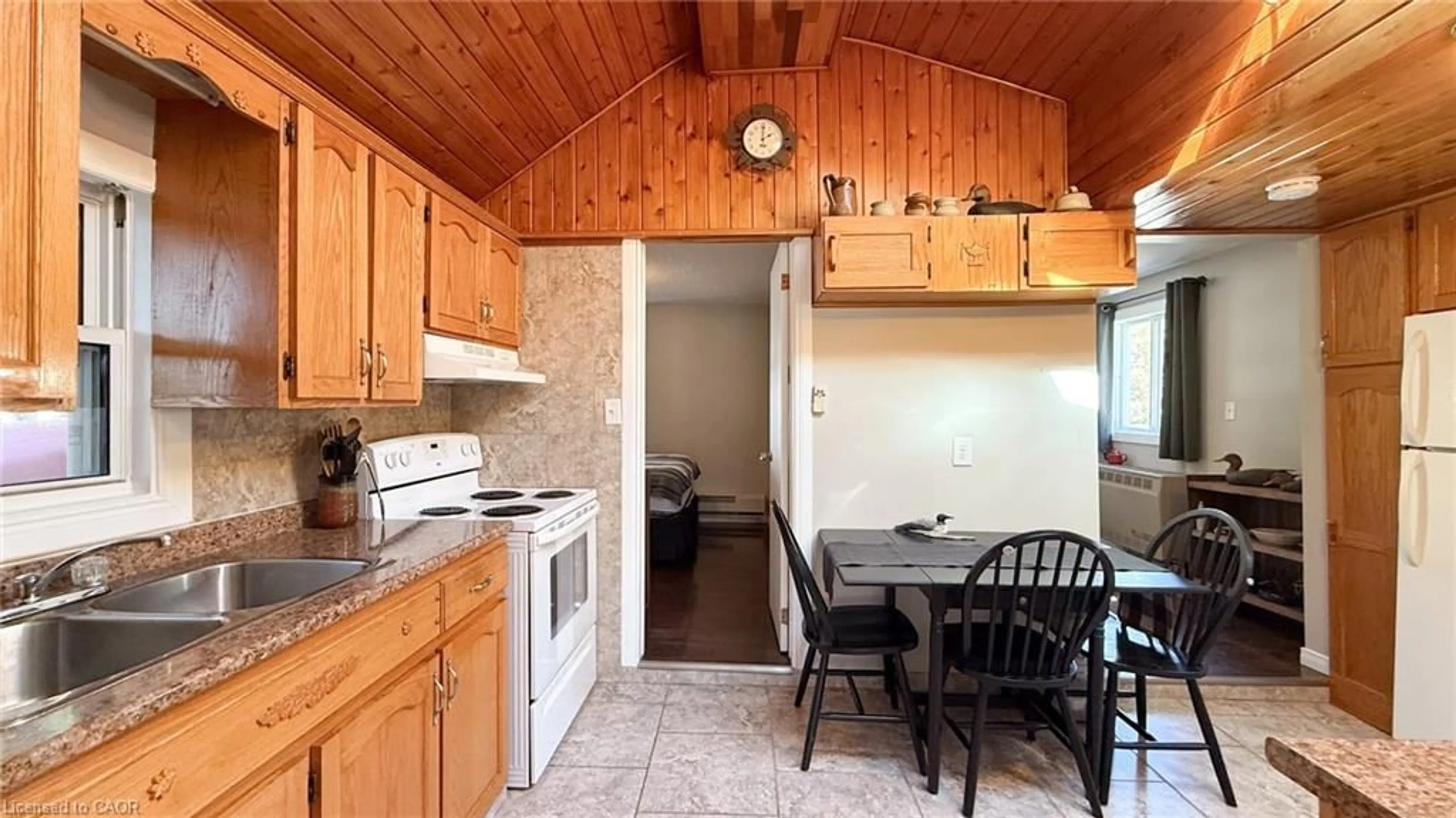 Standard kitchen, unknown for 144 College St, Waterford Ontario N0E 1Y0