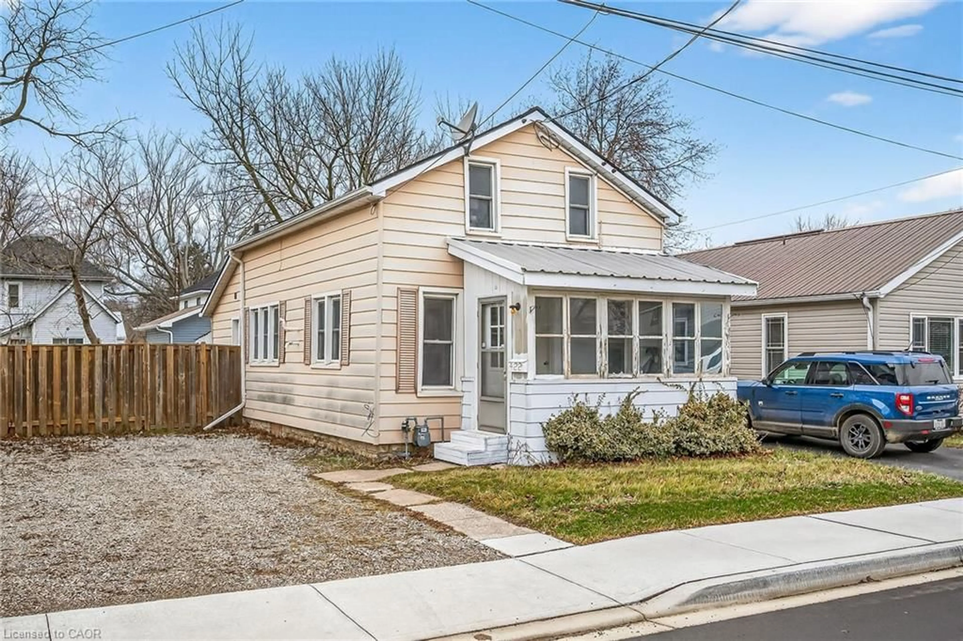 Home with vinyl exterior material, street for 422 Griffith St, Dunnville Ontario N1A 2P3