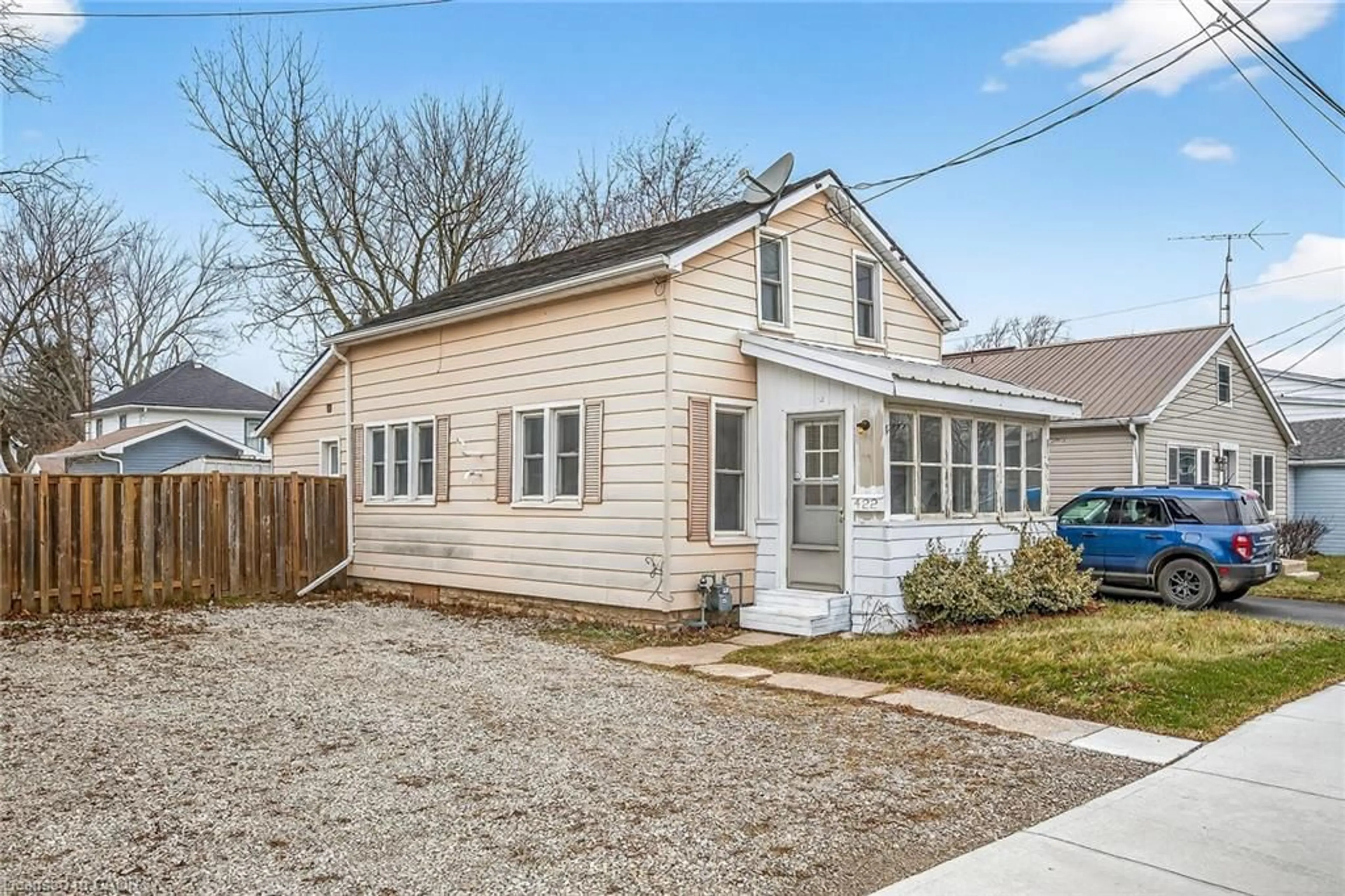 Home with vinyl exterior material, street for 422 Griffith St, Dunnville Ontario N1A 2P3