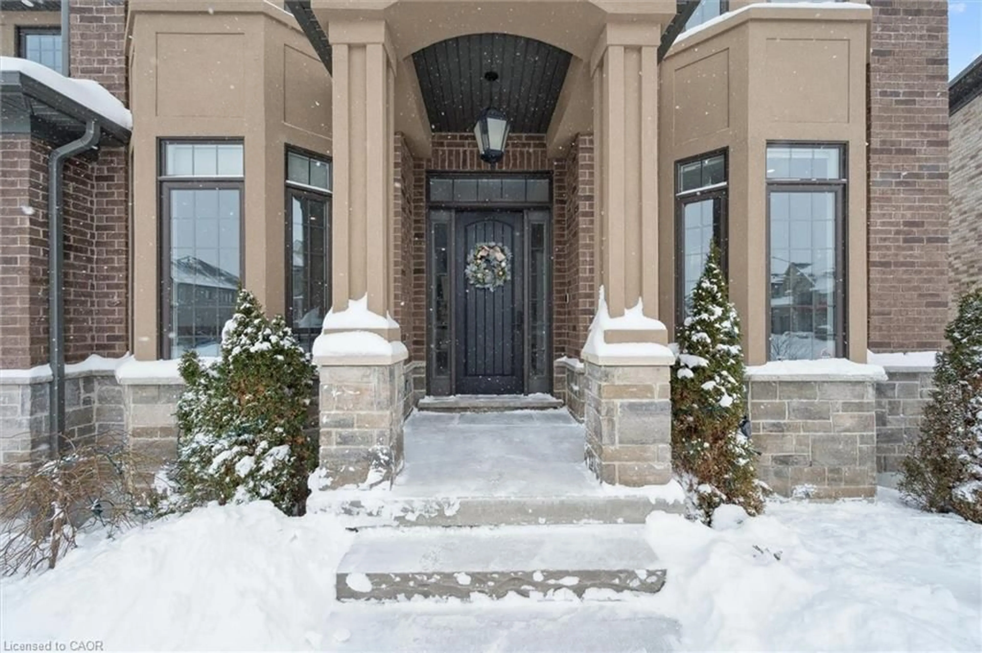 Indoor entryway for 263 Chestnut Ridge, Waterloo Ontario N2K 0E6