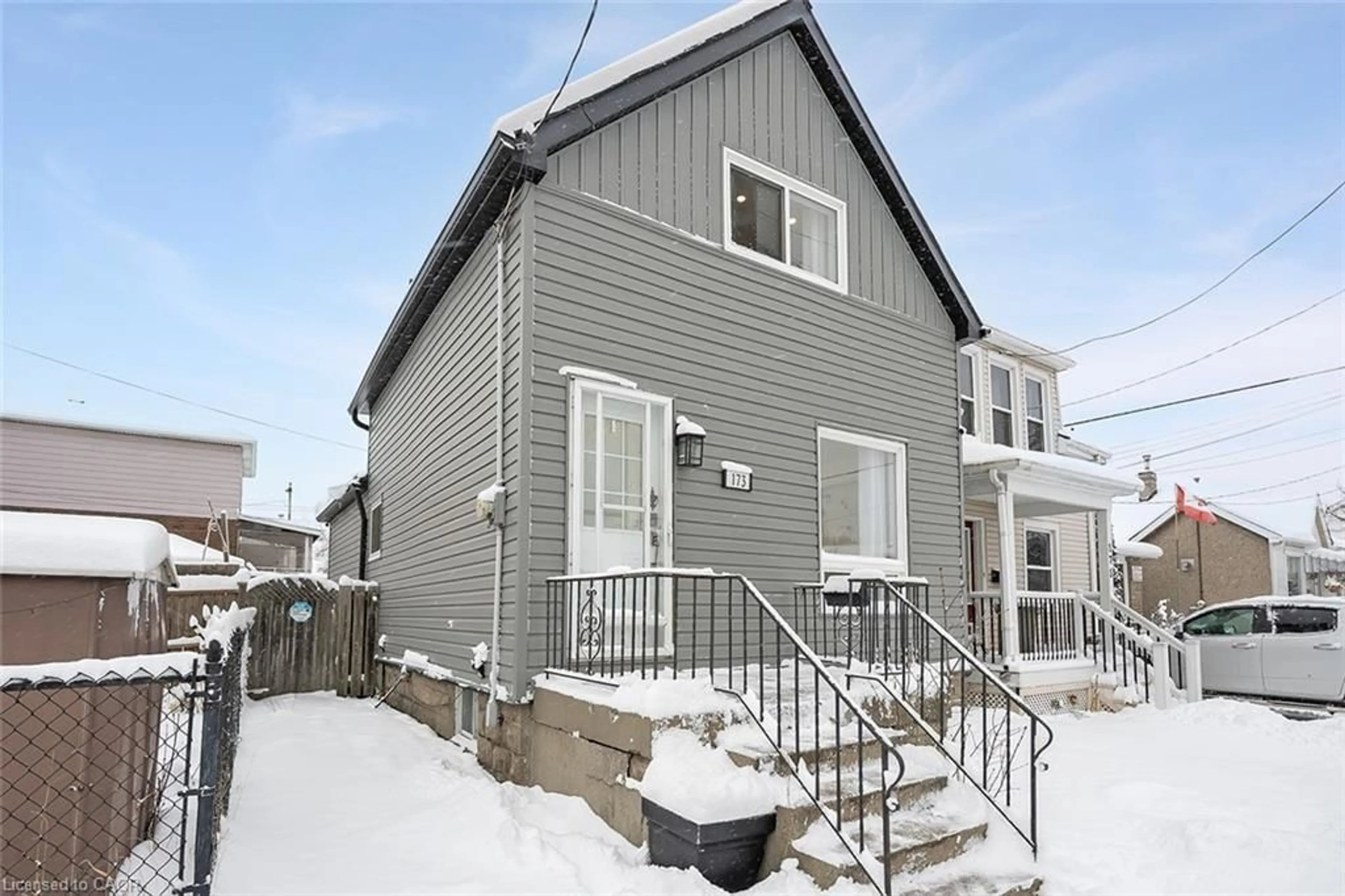 Home with vinyl exterior material, street for 173 London St, Hamilton Ontario L8H 4C1