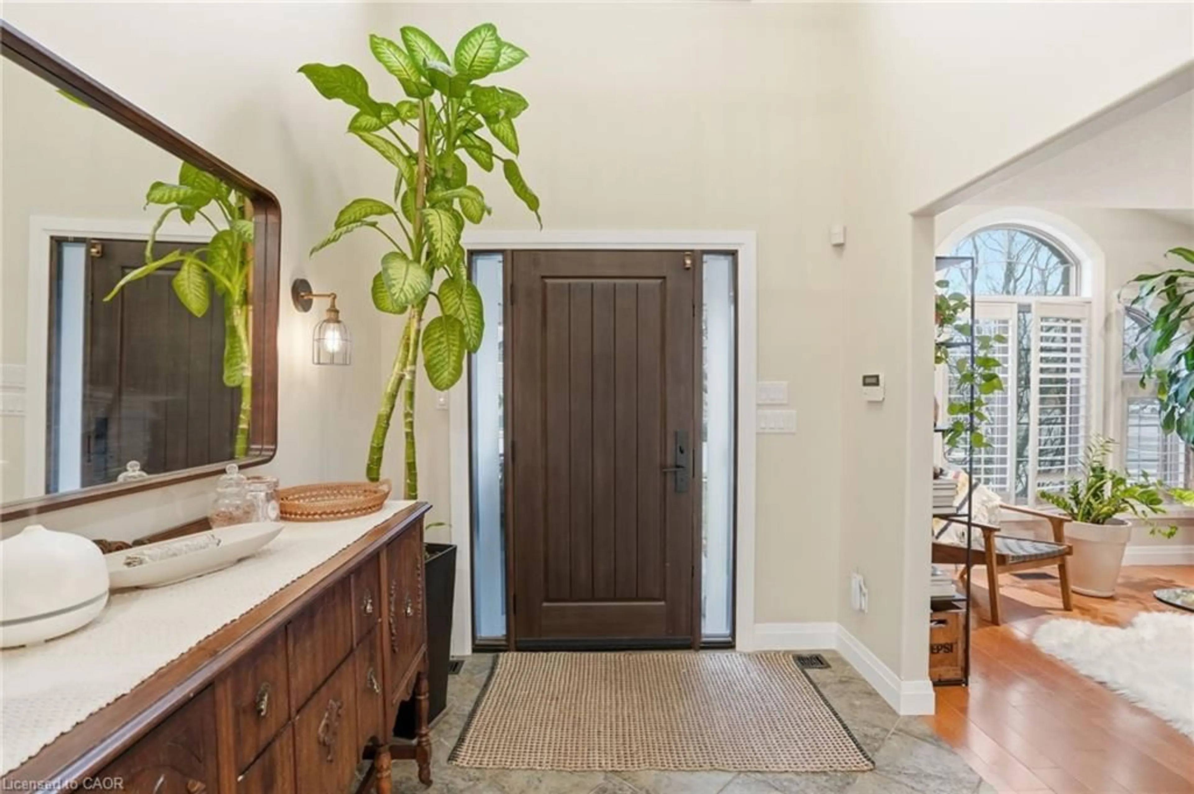 Indoor entryway for 17 Krieghoff Dr, Hamilton Ontario L9B 2L4