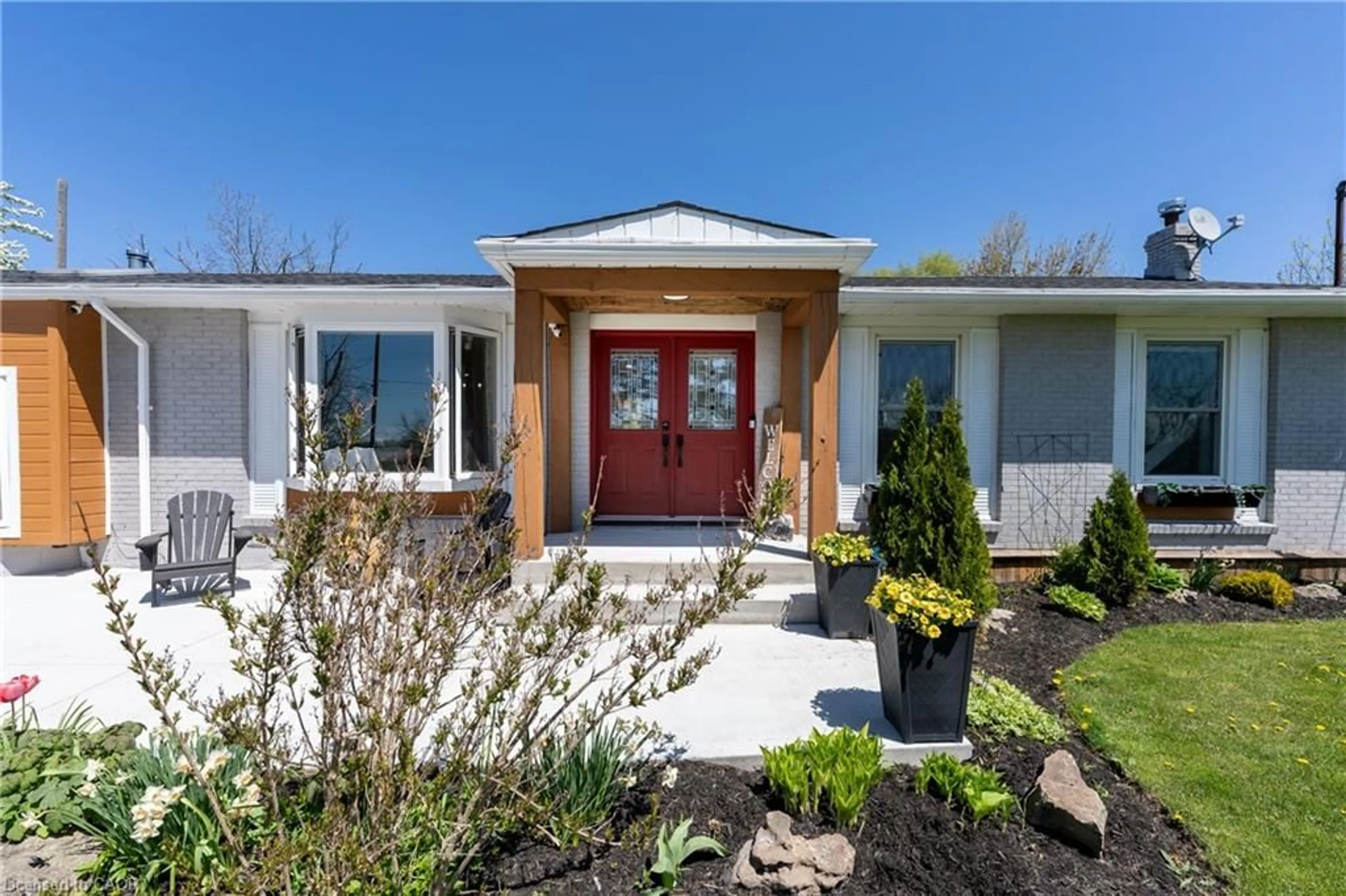 Unknown for 350 Kemp Rd, Grimsby Ontario L3M 4E7