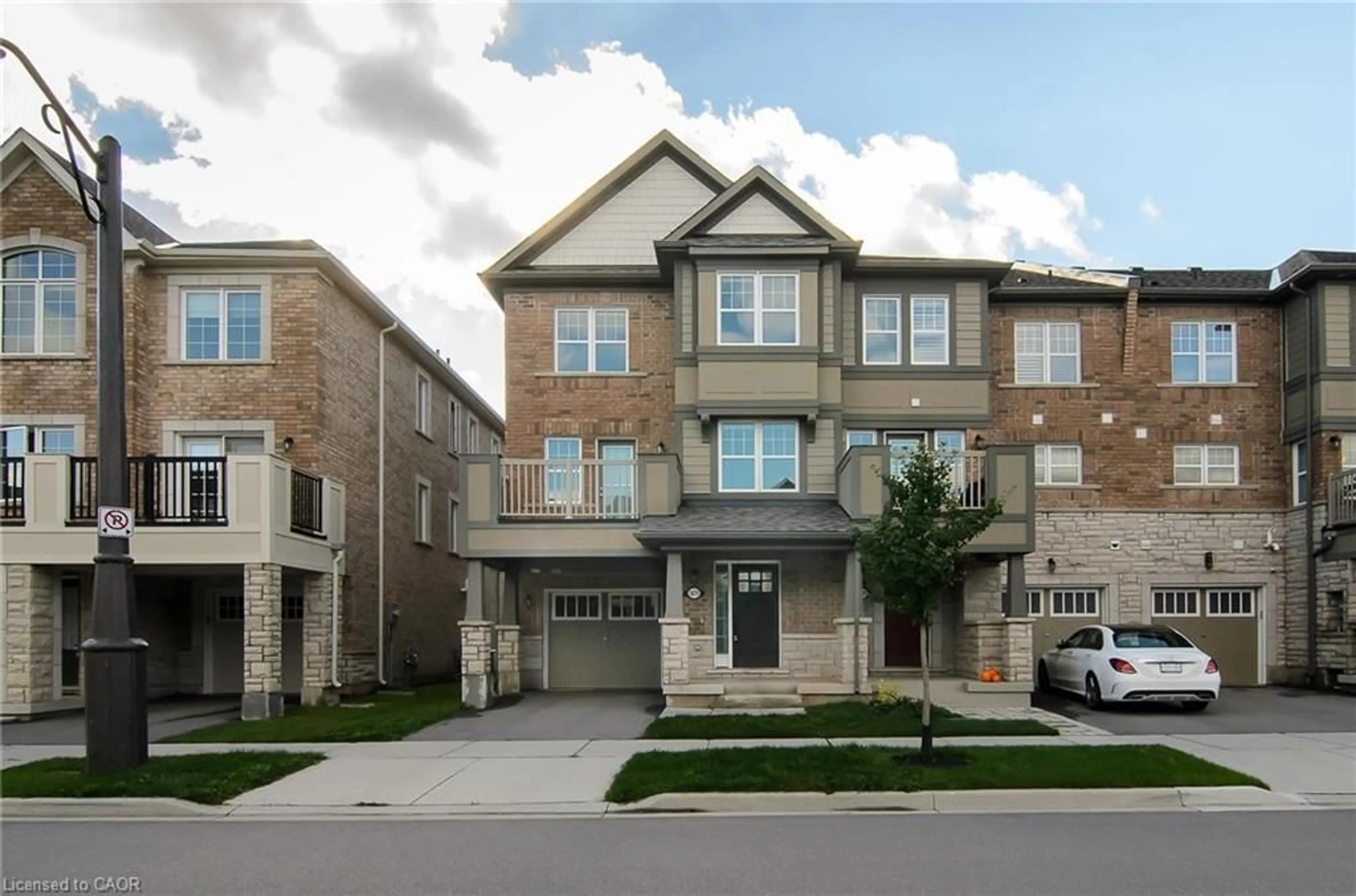 Home with brick exterior material, street for 3070 Gardenia Gate, Oakville Ontario L6M 0Y7