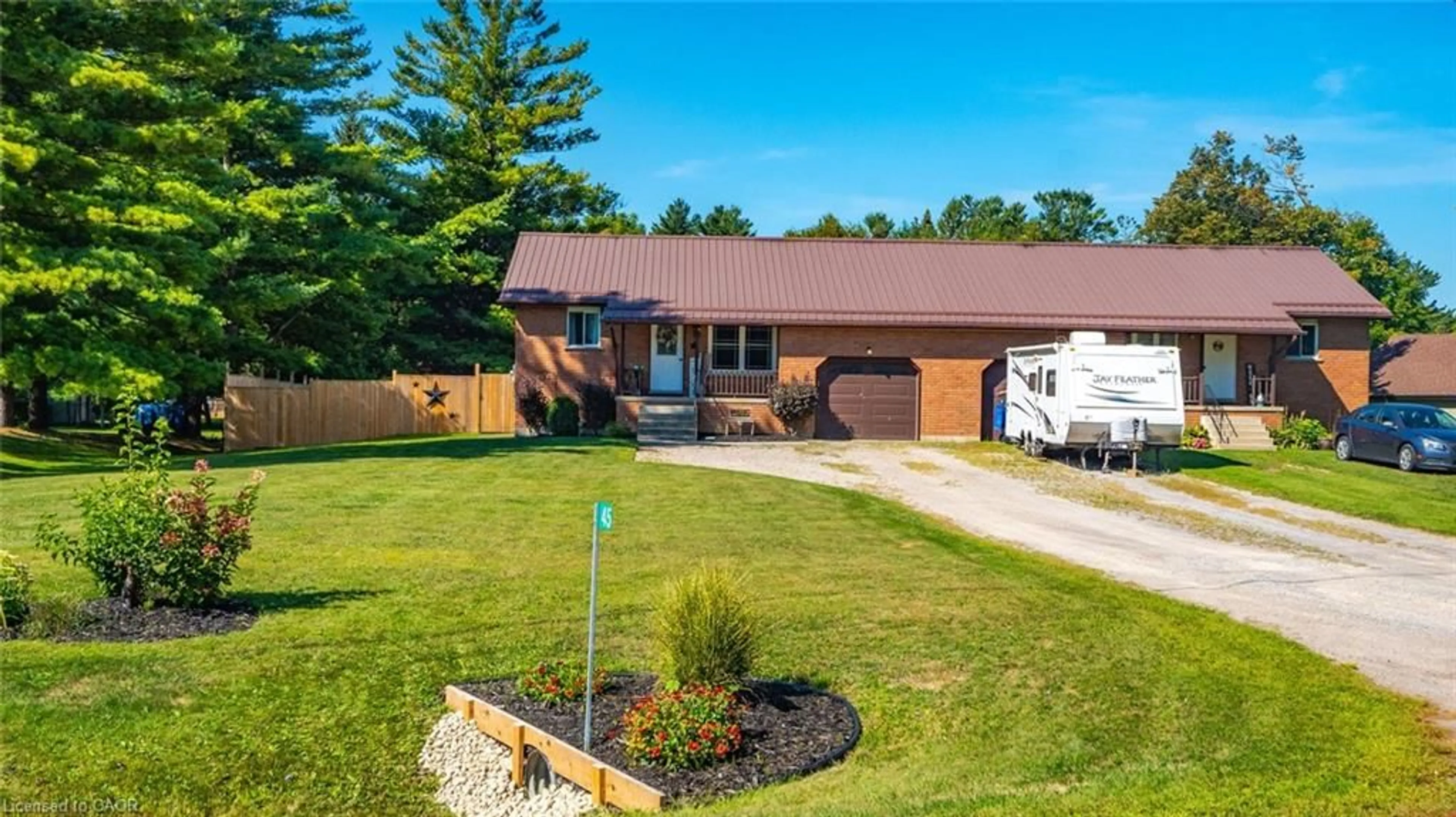 A pic from outside/outdoor area/front of a property/back of a property/a pic from drone, unknown for 45 Willow Dr, Delhi Ontario N4B 2A8