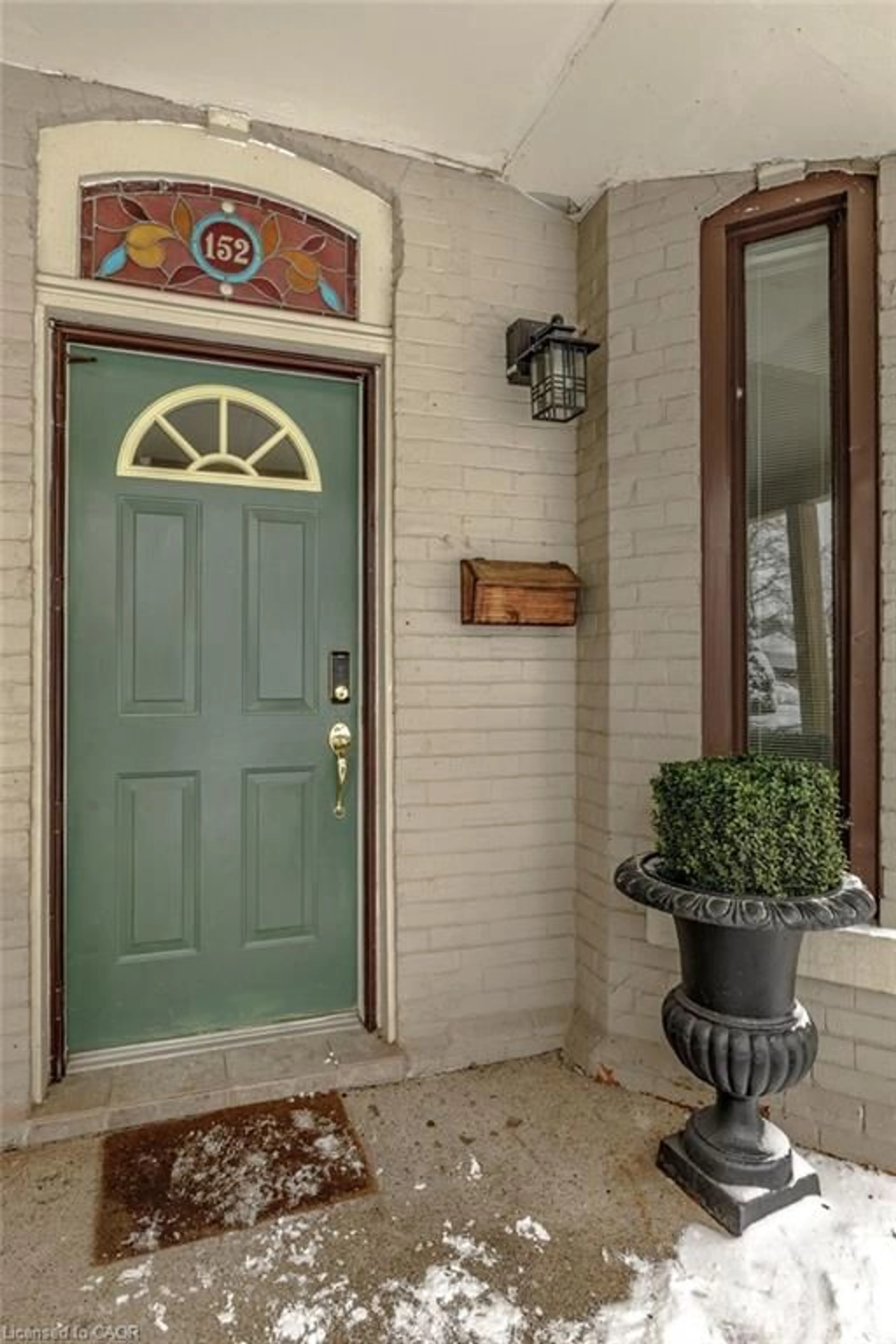 Indoor entryway for 152 Strathcona Ave, Hamilton Ontario L8R 3C3