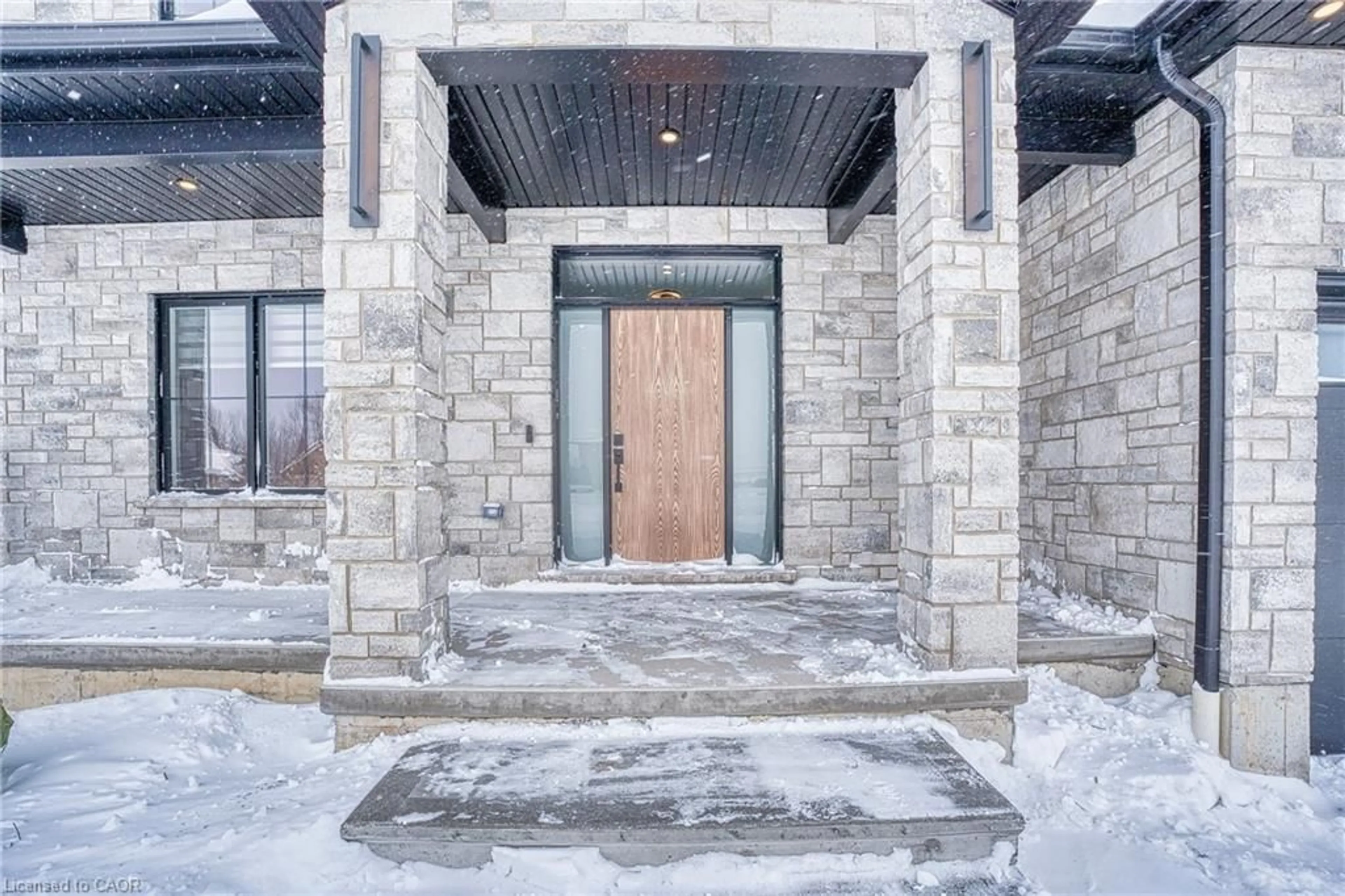 Indoor entryway for 1034 Walton Ave, Listowel Ontario N4W 3S2