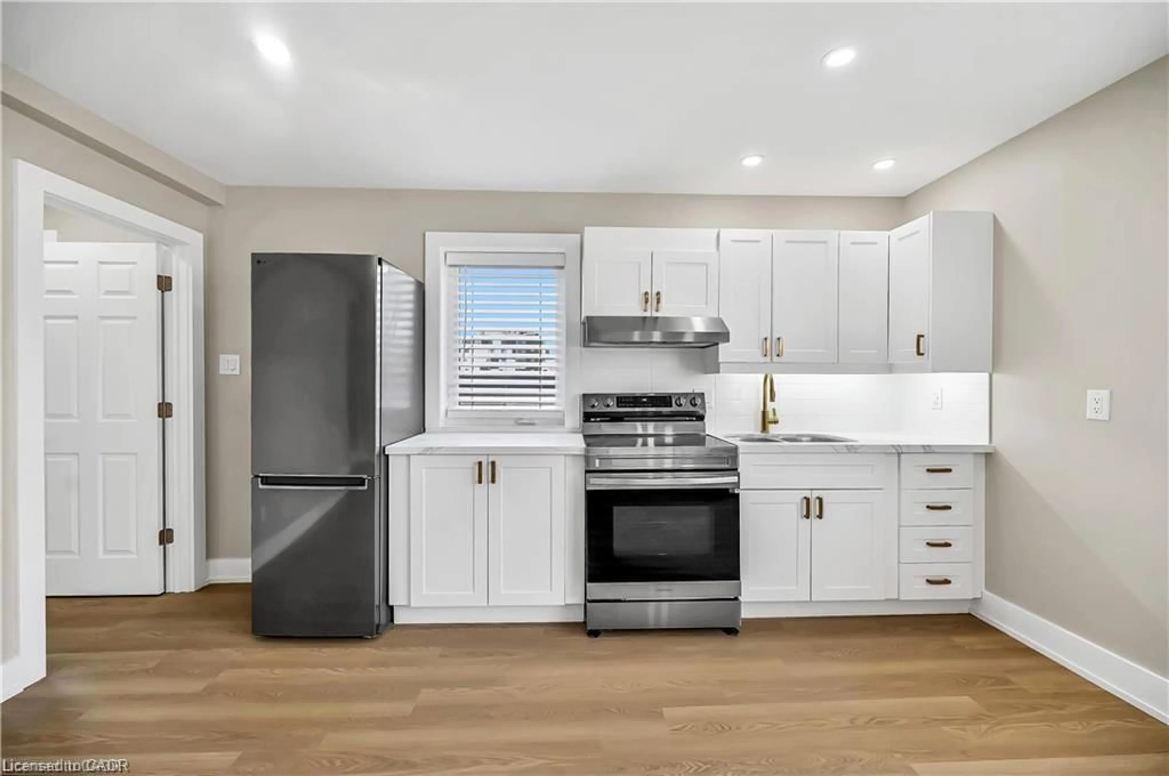 Open concept kitchen, wood/laminate floor for 1466 Main St #Upper 1, Hamilton Ontario L8K 1C6