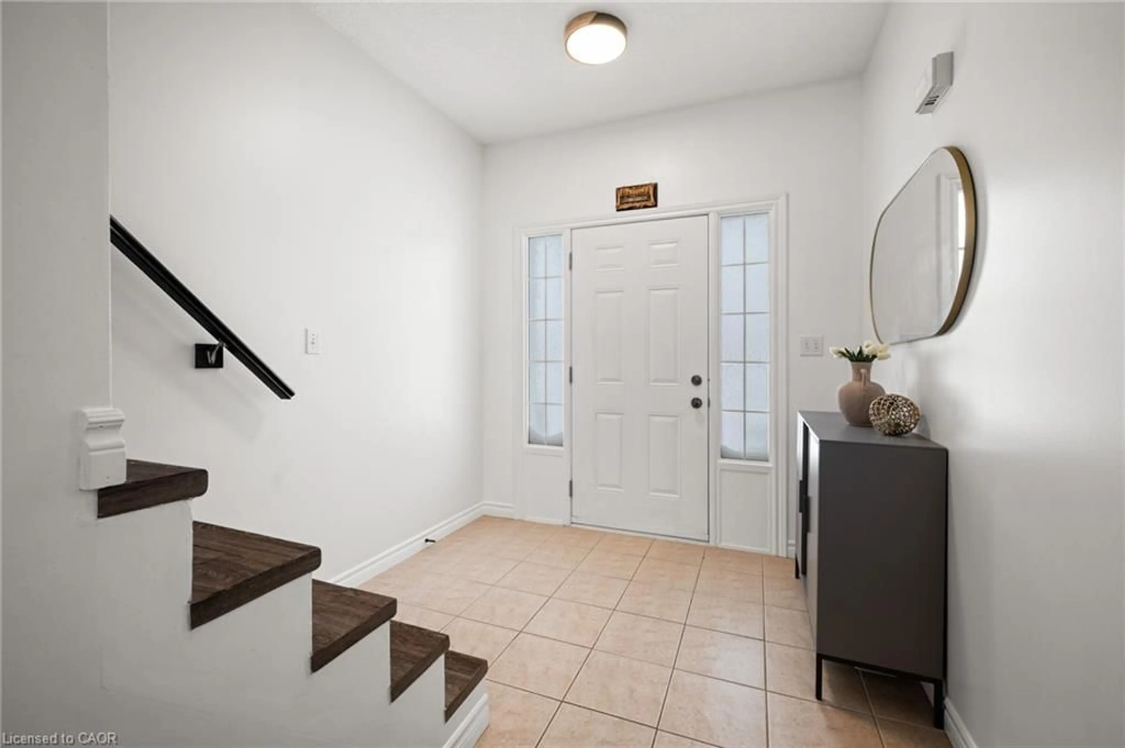 Indoor entryway for 1293 Old Zeller Dr, Kitchener Ontario N2A 0A2