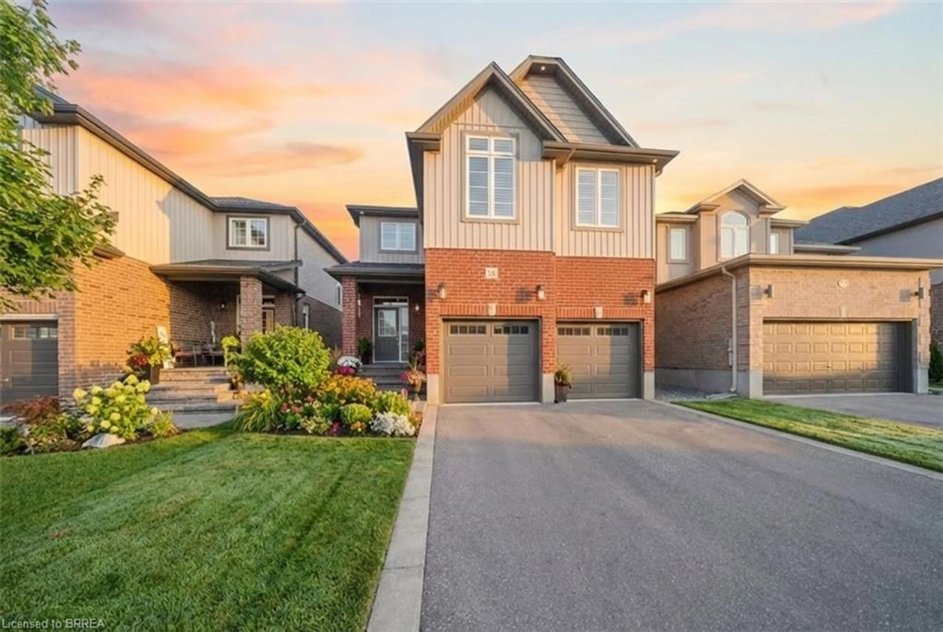 Home with brick exterior material, street for 32 Arlington Pky, Paris Ontario N3L 0G2