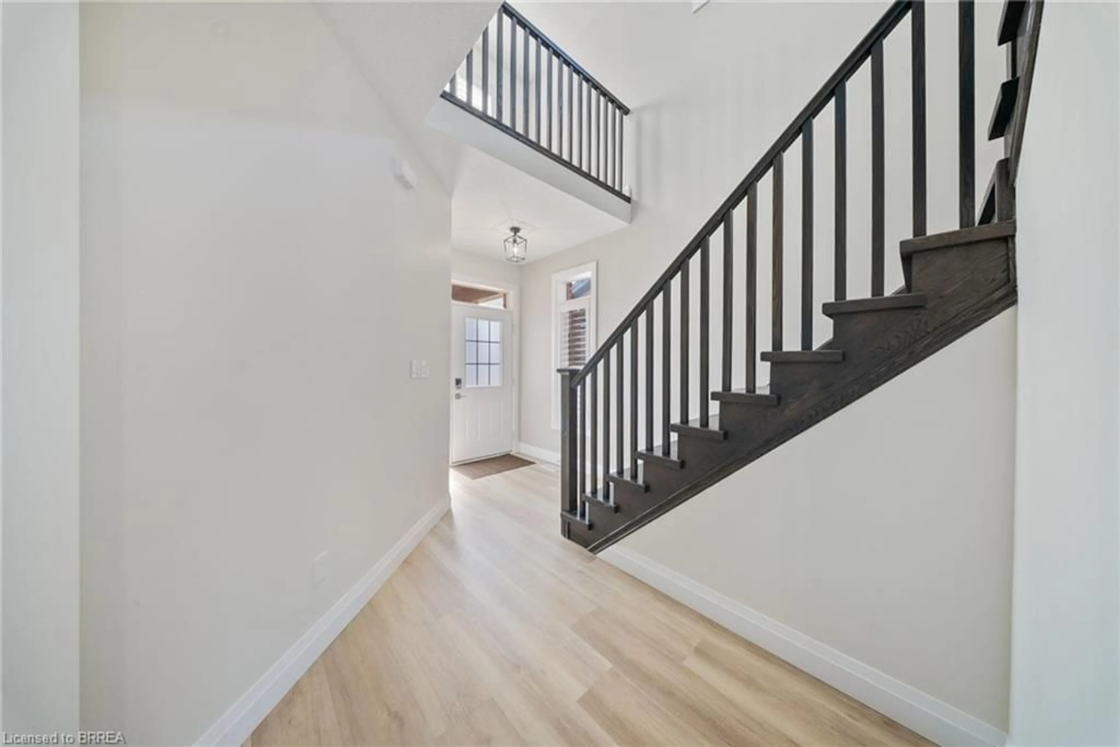 Unknown for 32 Arlington Pky, Paris Ontario N3L 0G2