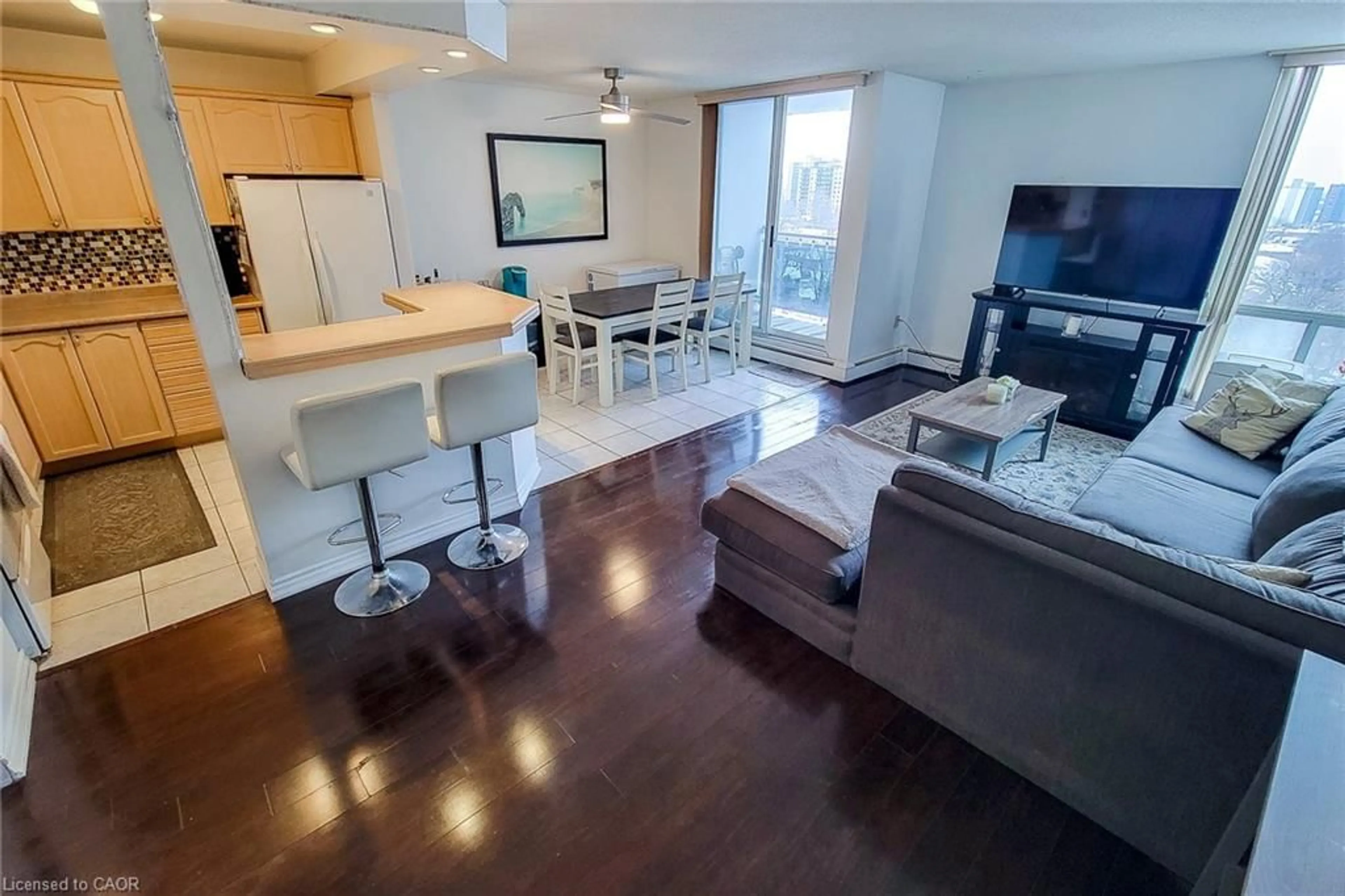 Living room with furniture, unknown for 75 Glenburn Crt #905, Hamilton Ontario L8E 1C1