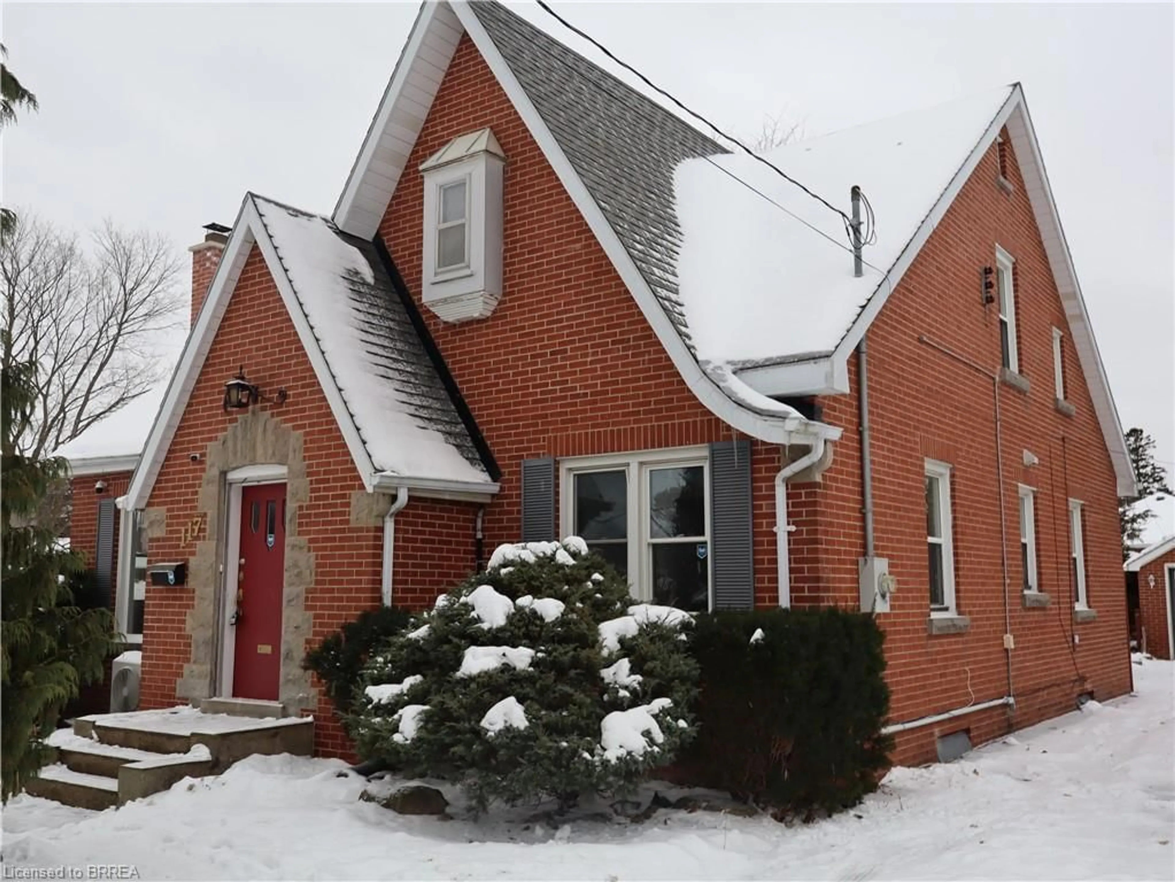 Home with brick exterior material, street for 117 Queensway Dr, Brantford Ontario N3R 4X1