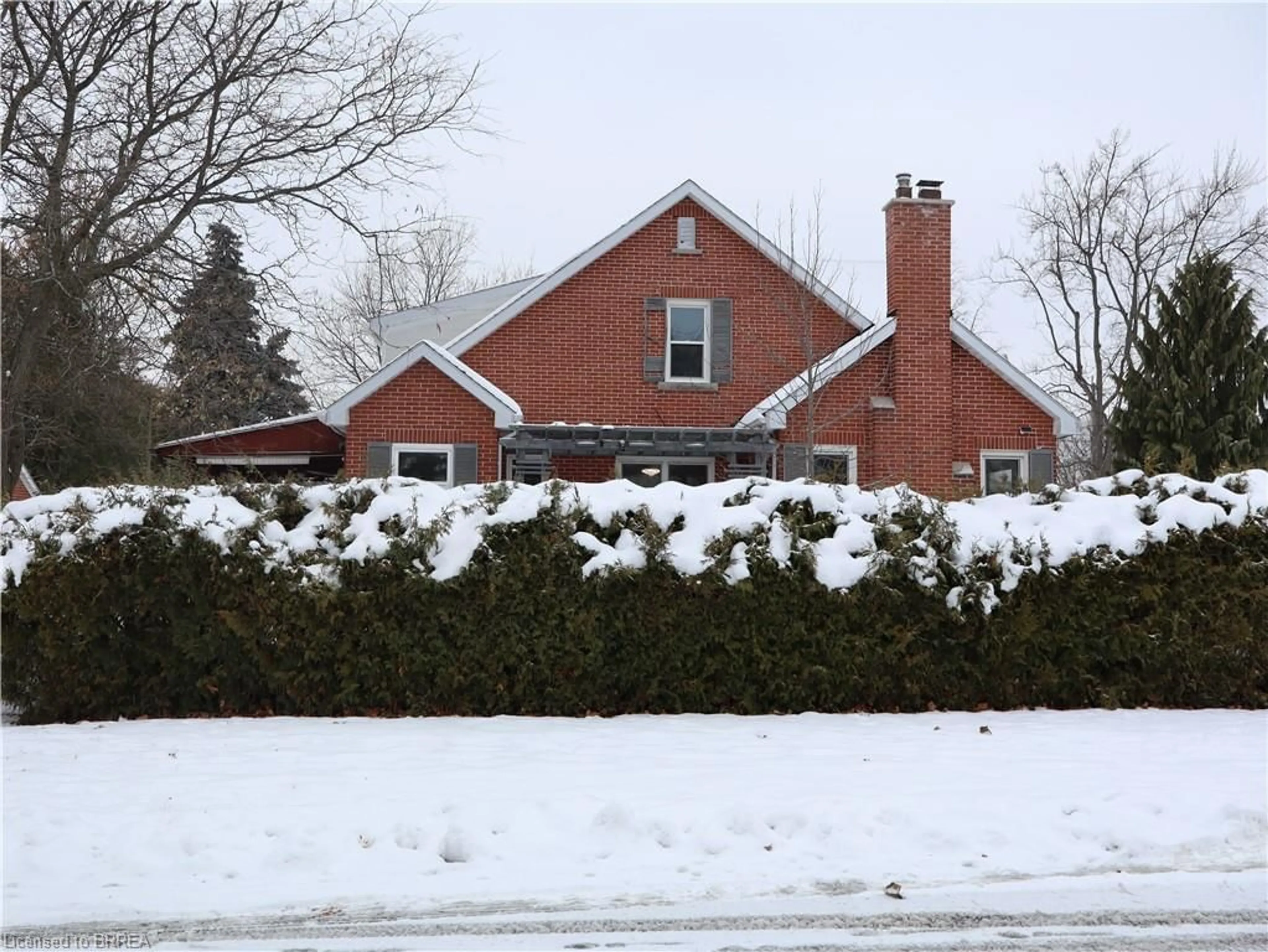 Home with brick exterior material, street for 117 Queensway Dr, Brantford Ontario N3R 4X1