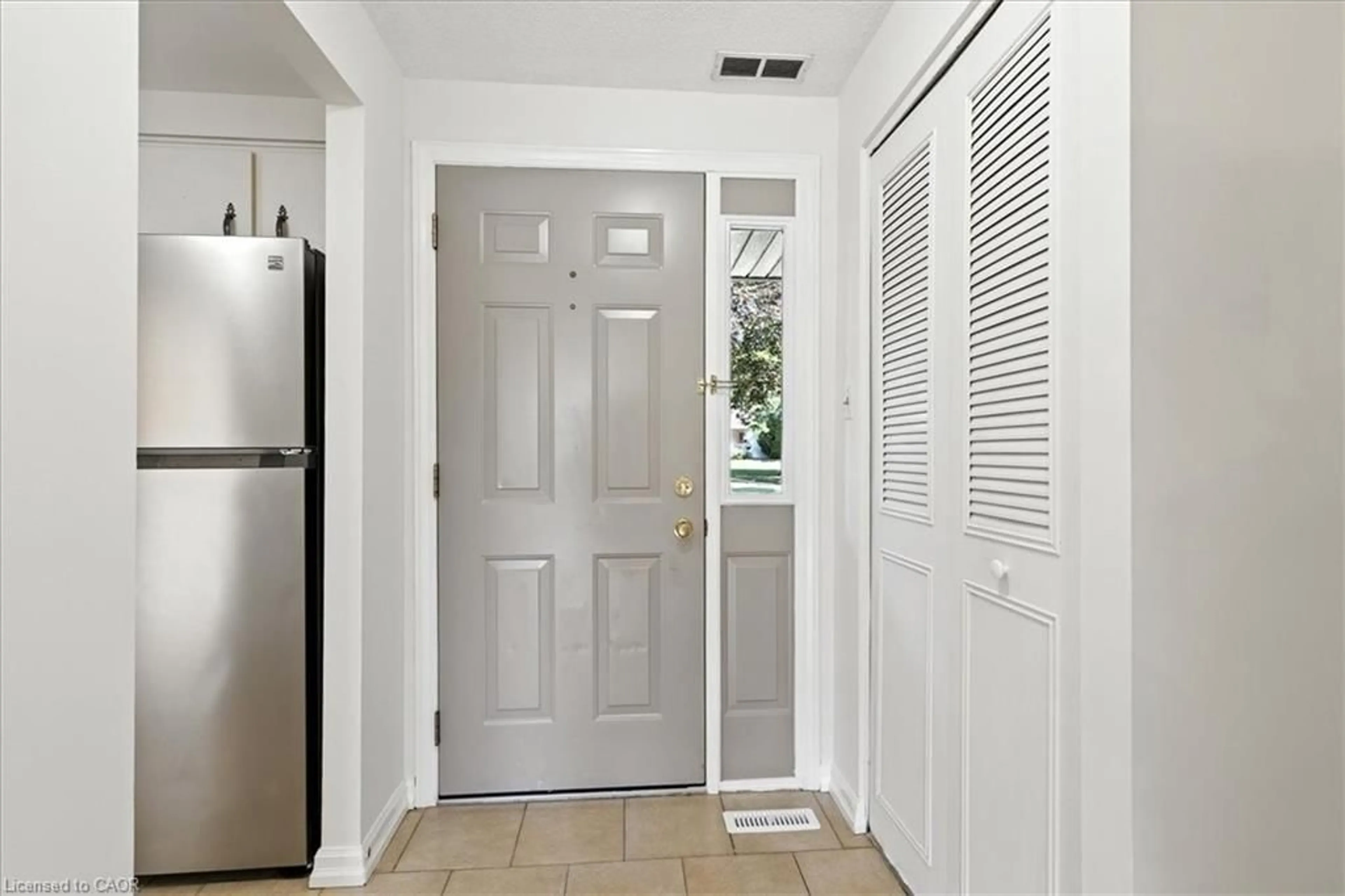 Indoor entryway for 11 Grand River Blvd #29, Kitchener Ontario N2A 2T2