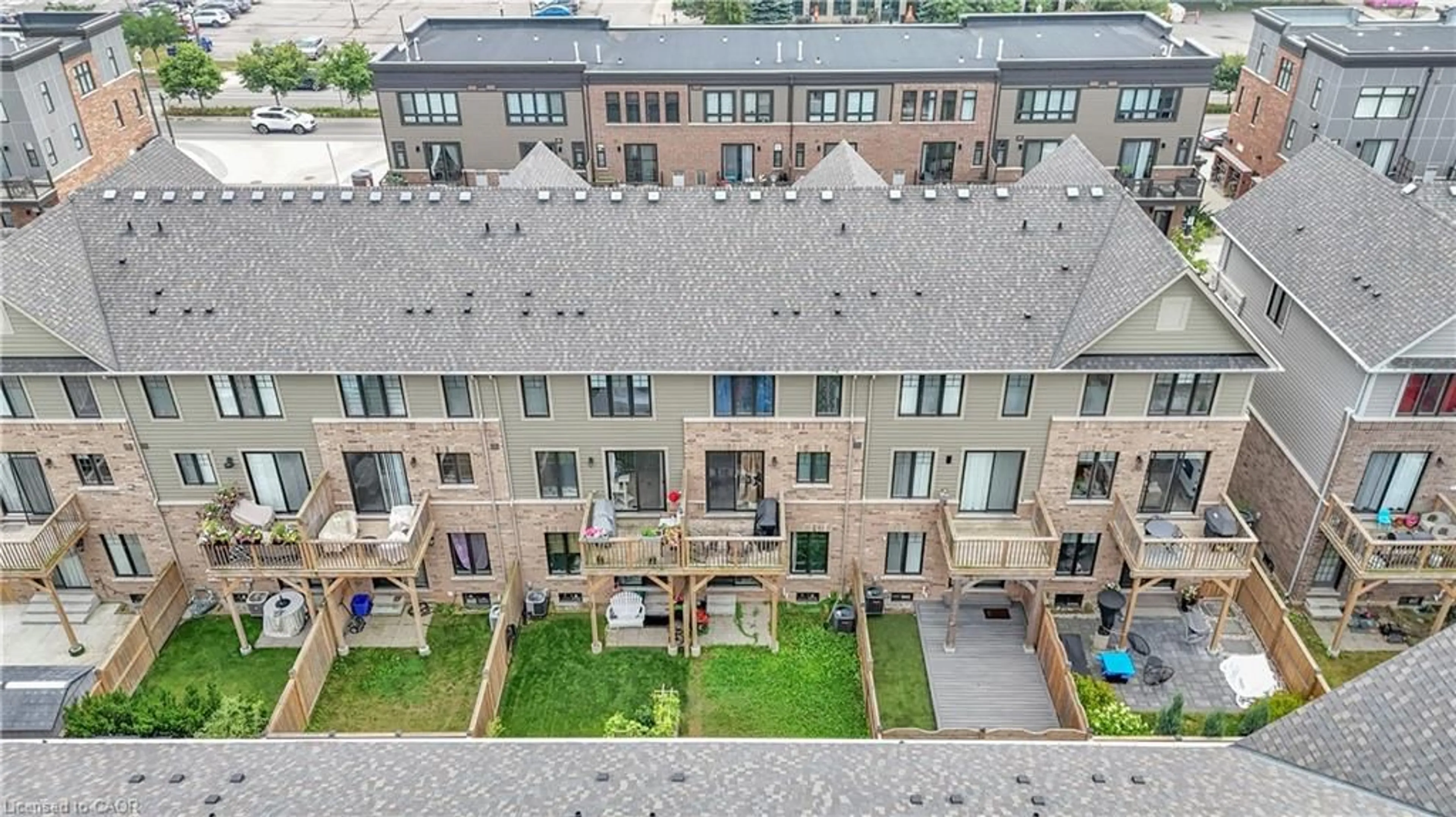 A pic from outside/outdoor area/front of a property/back of a property/a pic from drone, city buildings view from balcony for 68 Esplanade Lane, Grimsby Ontario L3M 0H2