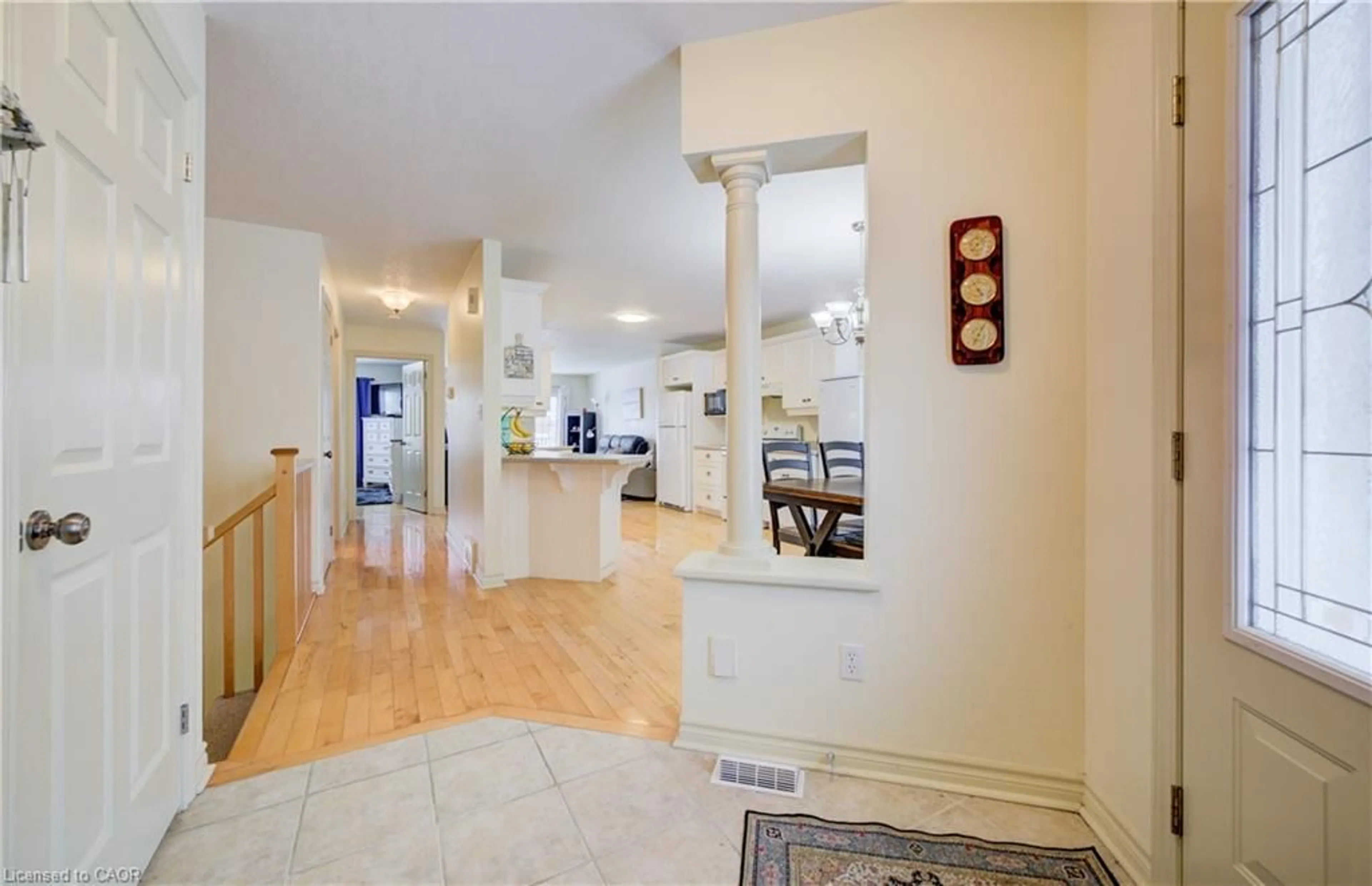 Indoor foyer for 142 Miller St, Mount Forest Ontario N0G 2L3