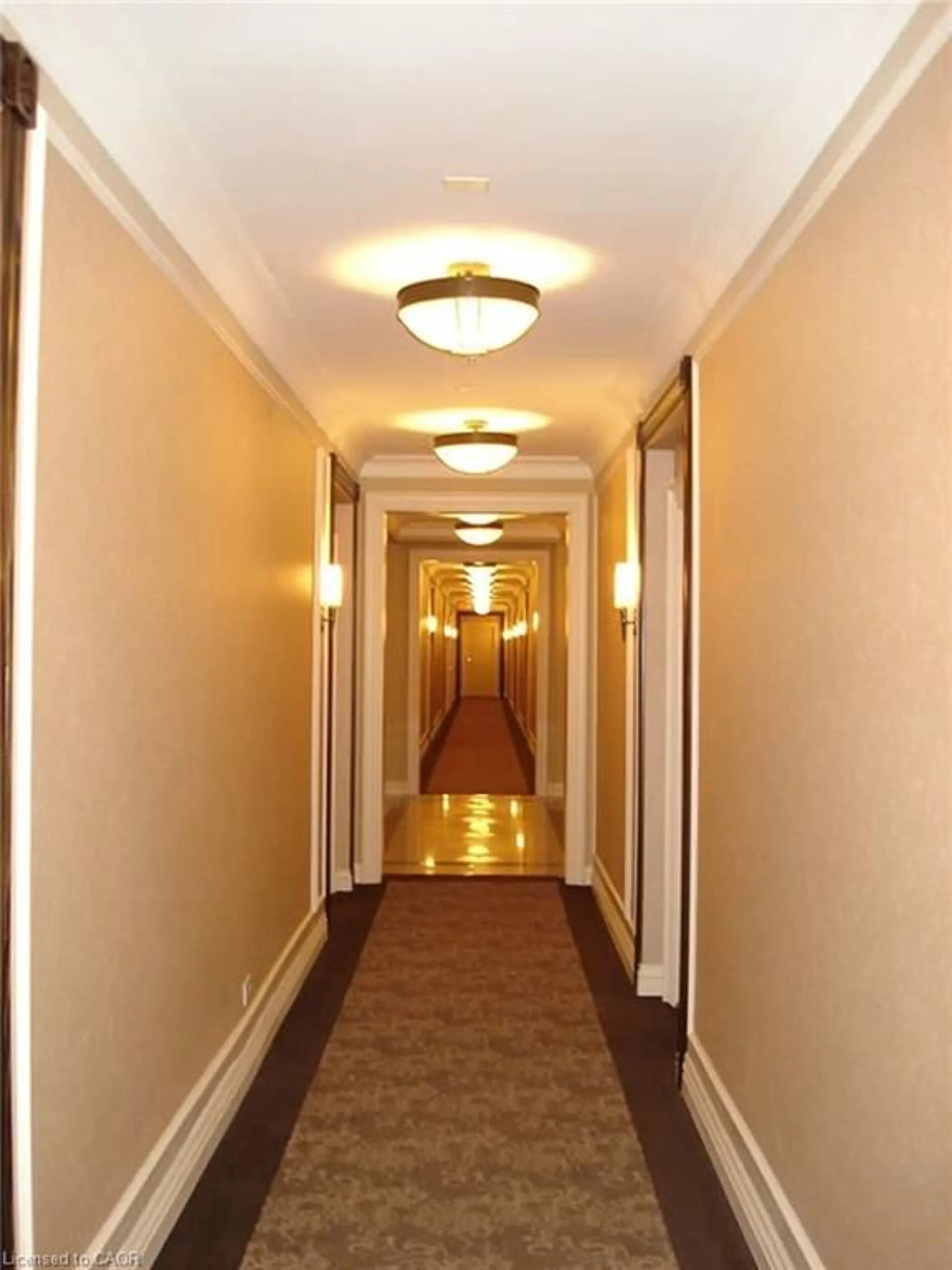 Indoor foyer for 9235 Jane St #214, Maple Ontario L6A 0J8