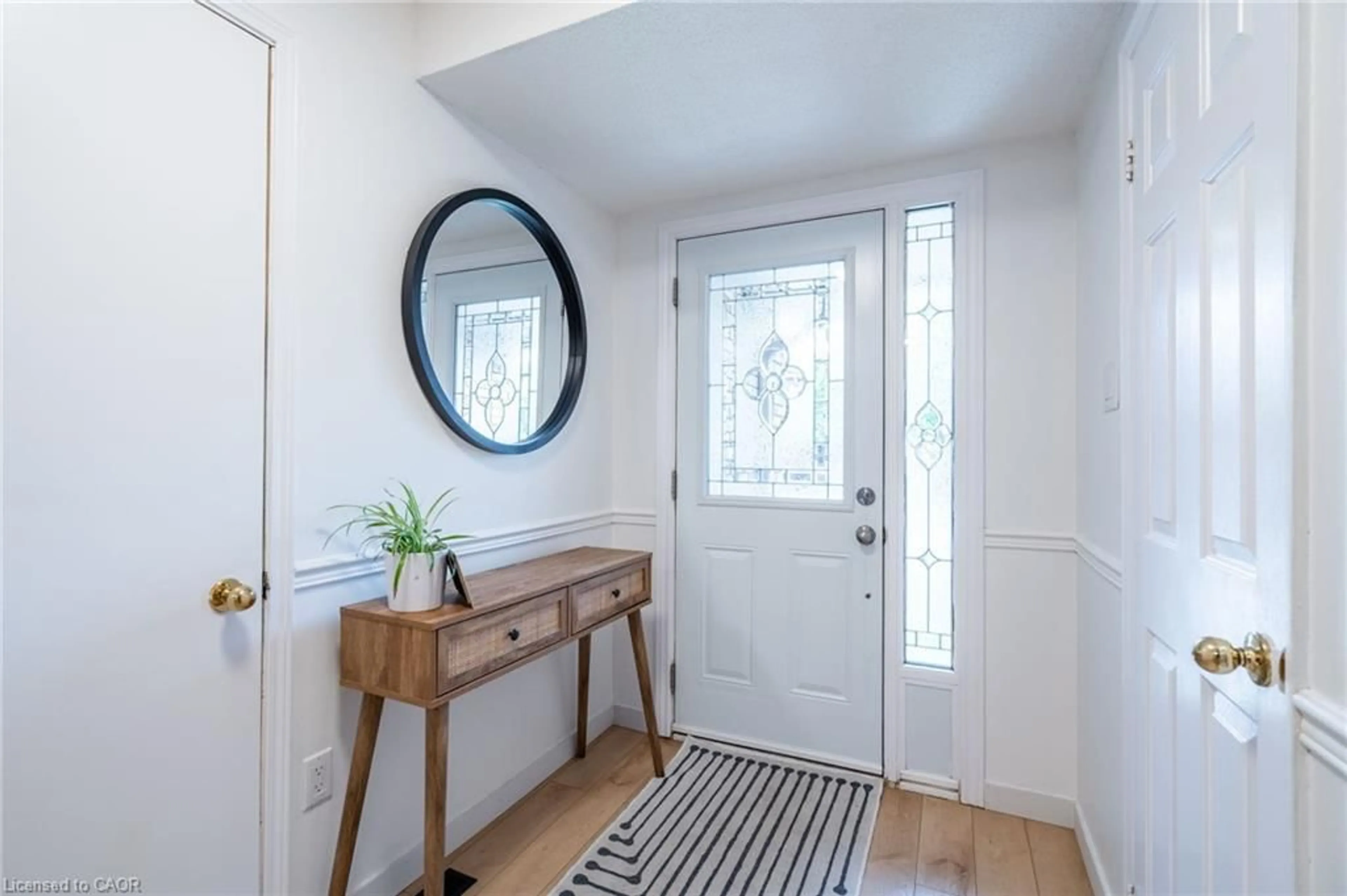 Indoor entryway for 391 Stone Church Rd #63, Hamilton Ontario L9B 2H3