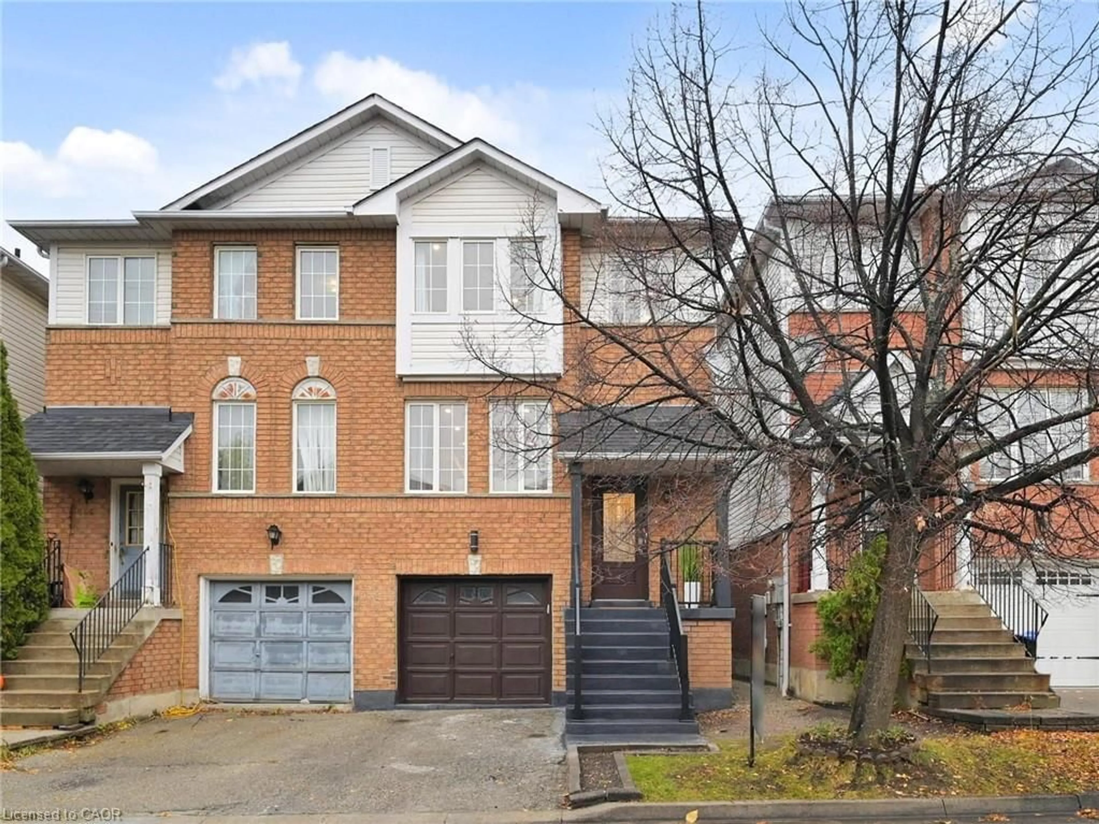 Home with brick exterior material, street for 1480 Britannia Rd #107, Mississauga Ontario L5V 2K4