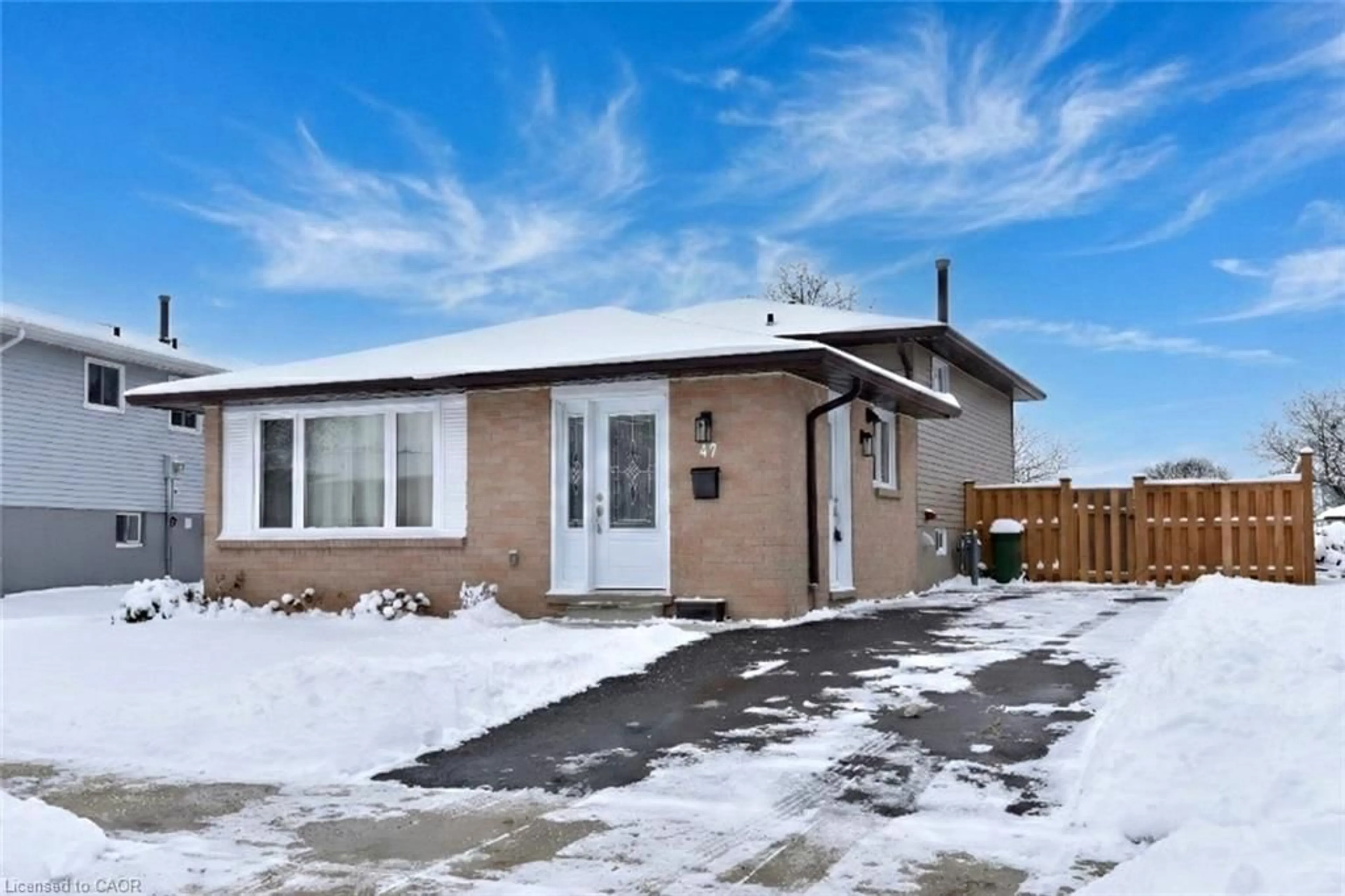 Home with vinyl exterior material, street for 47 Odessa St, Stoney Creek Ontario L8J 1A3