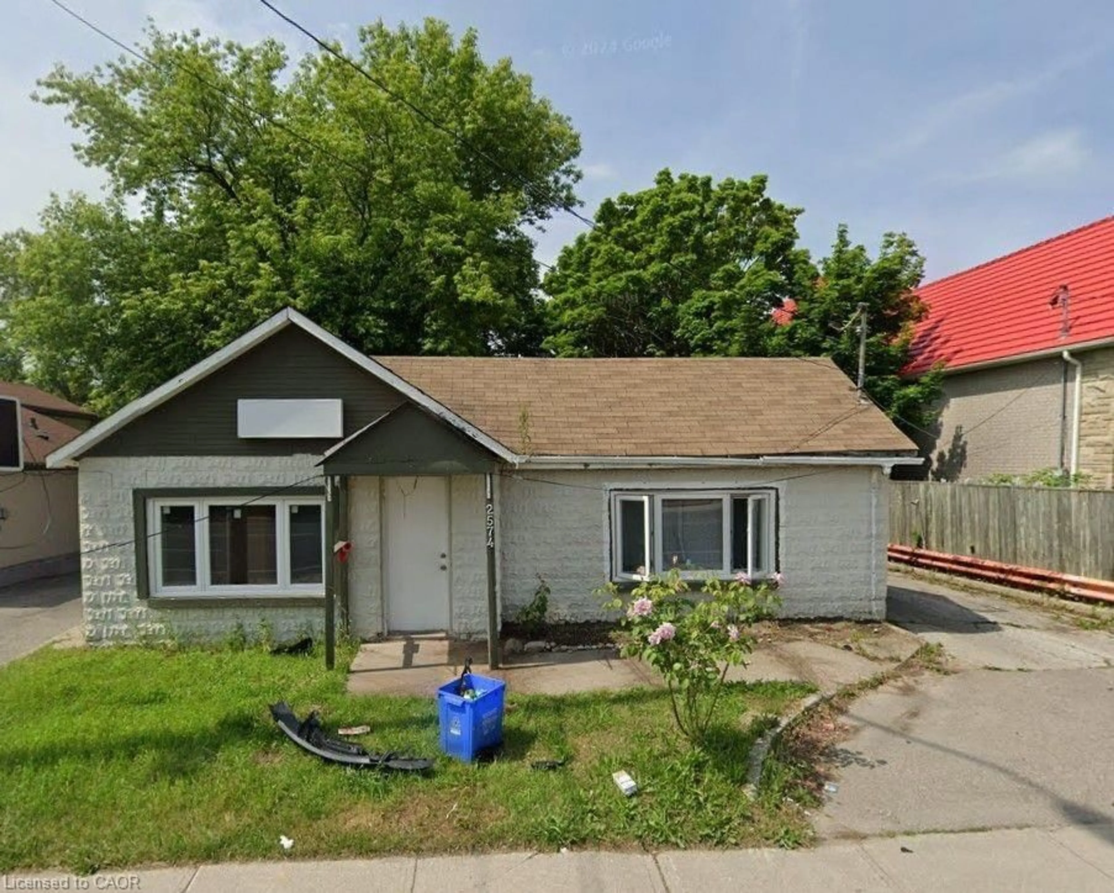 Unknown for 2574 Confederation Pky, Mississauga Ontario L5B 1S2