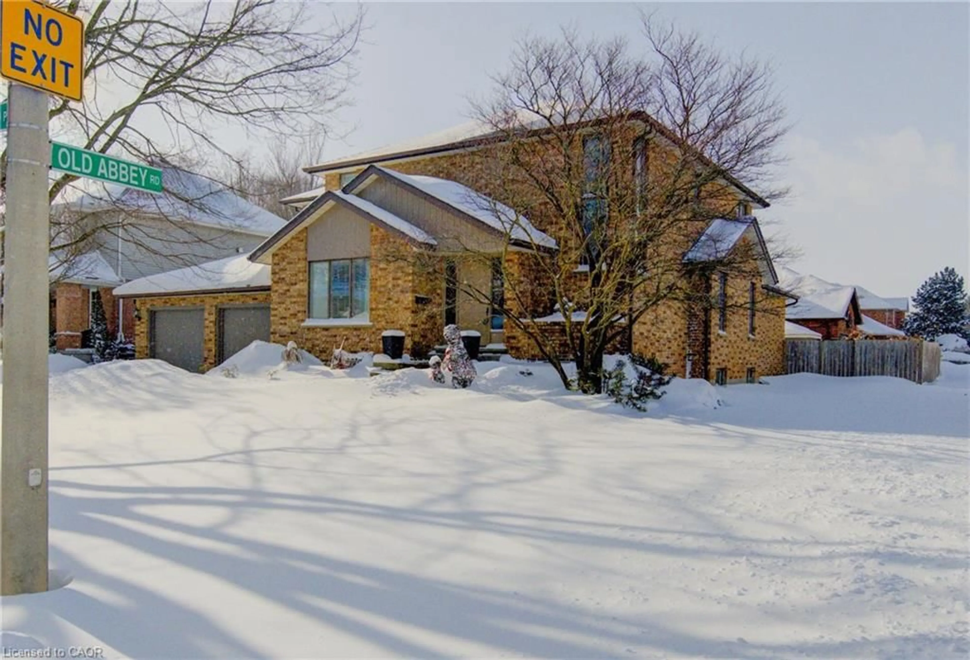 A pic from outside/outdoor area/front of a property/back of a property/a pic from drone, street for 593 Guildwood Pl, Waterloo Ontario N2K 3M3