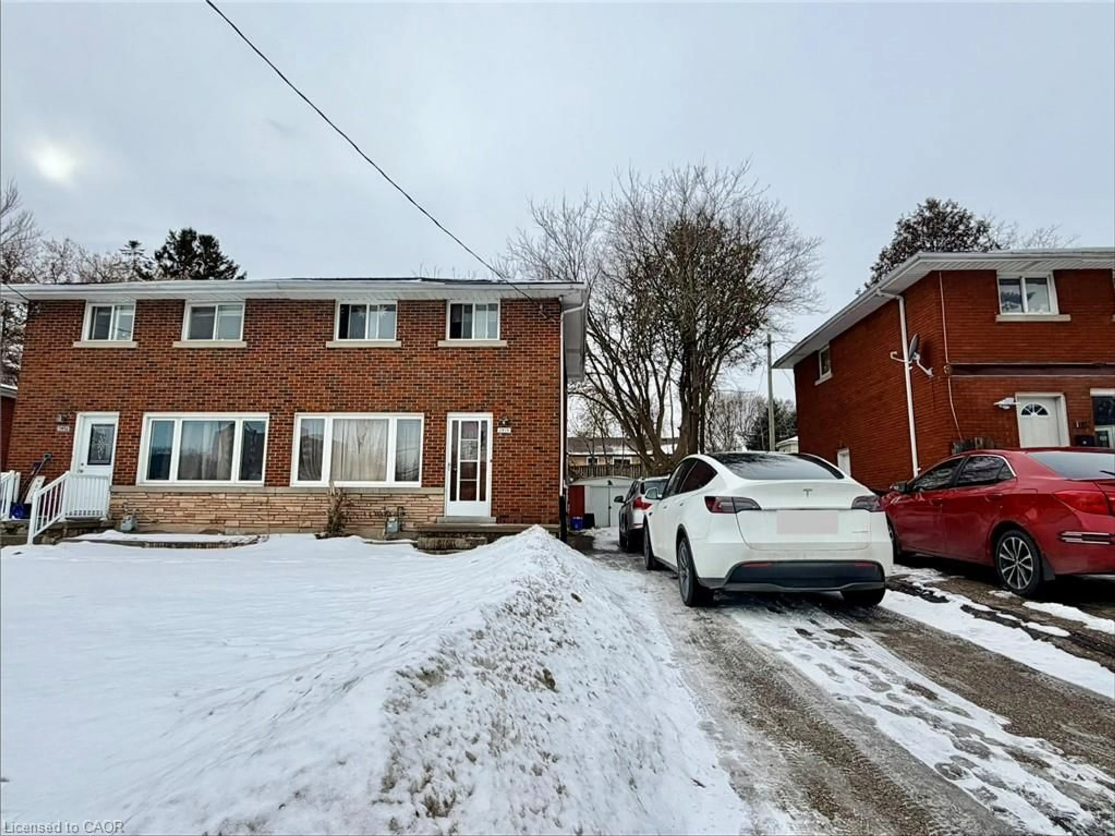 A pic from outside/outdoor area/front of a property/back of a property/a pic from drone, street for 141 Weber St #B, Waterloo Ontario N2J 3G9