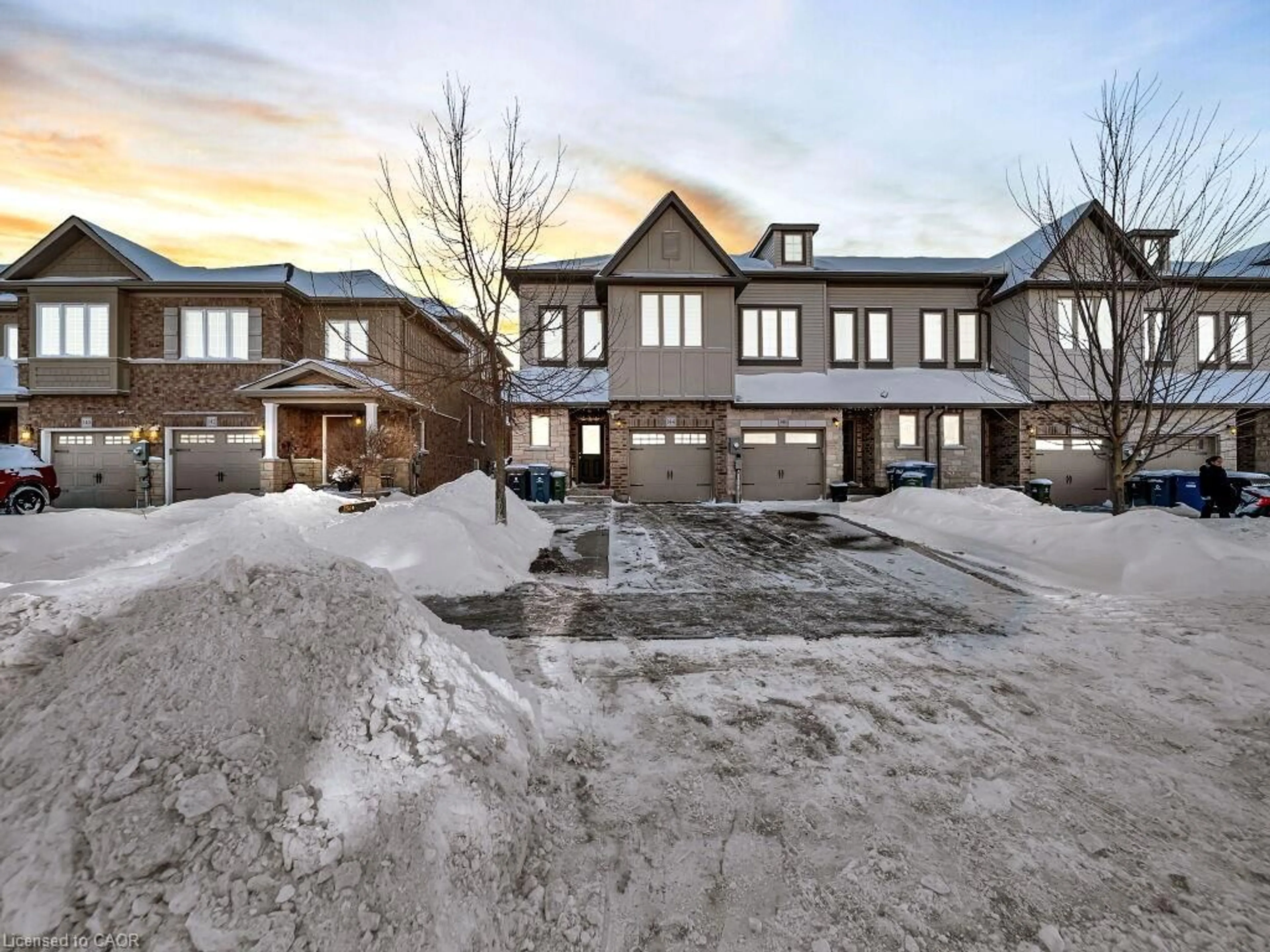 A pic from outside/outdoor area/front of a property/back of a property/a pic from drone, street for 144 Summit Ridge Dr, Guelph Ontario N1E 0M8