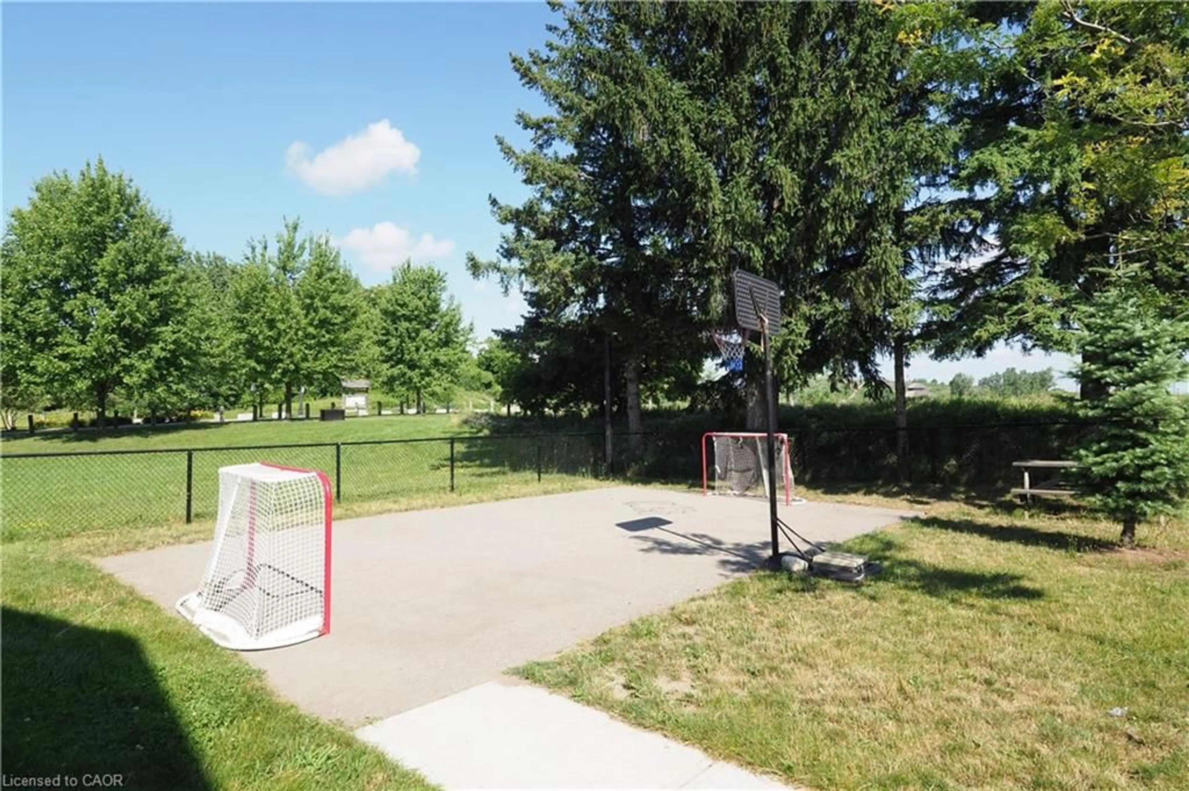 Patio, street for 138 Blackhorne Dr #10, Kitchener Ontario N2E 1Z3