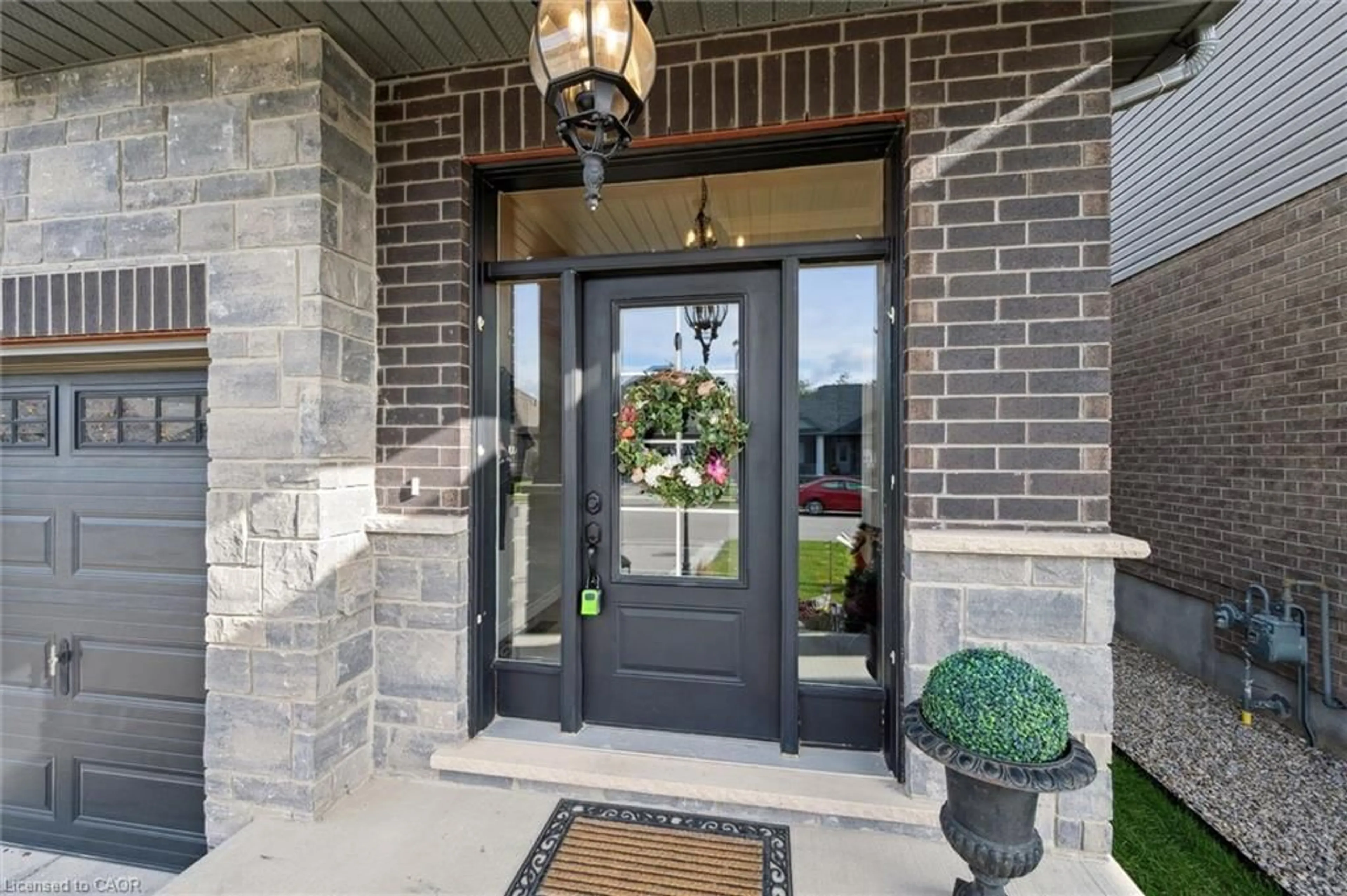 Indoor entryway for 84 Cutting Dr, Elora Ontario N0B 1S0