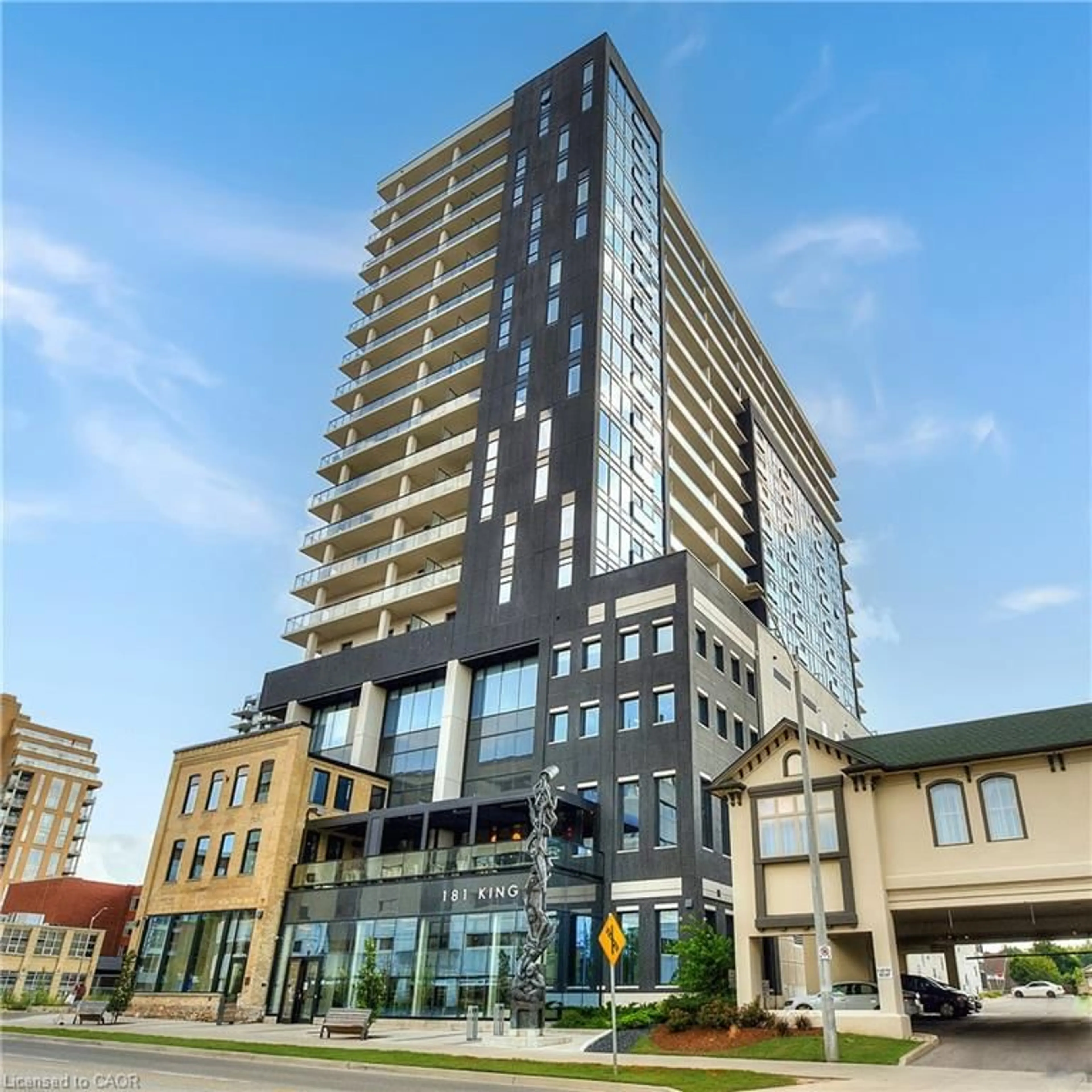 Indoor foyer for 181 King St #1513, Waterloo Ontario N2J 0E7