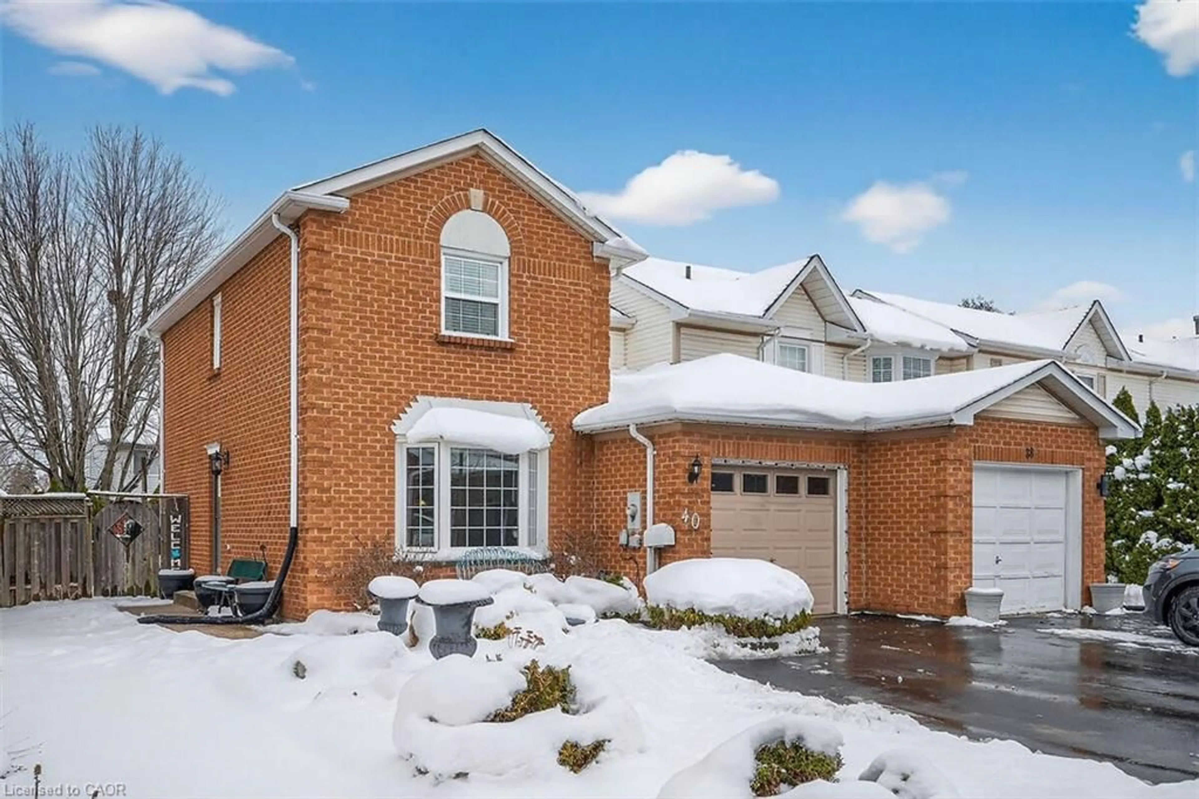 Home with brick exterior material, street for 40 Hedge Lawn Dr, Grimsby Ontario L3M 5G9
