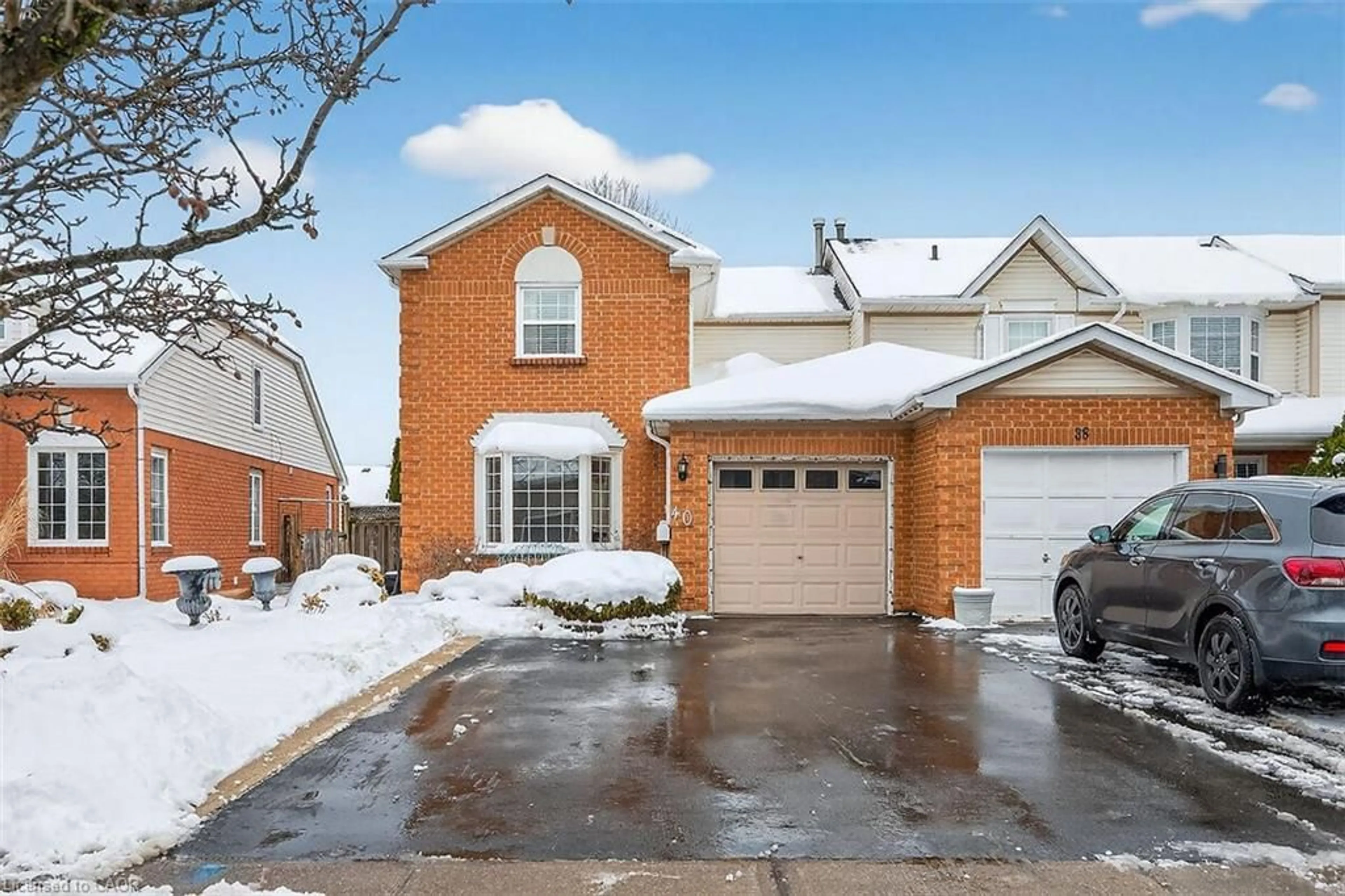 Home with brick exterior material, street for 40 Hedge Lawn Dr, Grimsby Ontario L3M 5G9
