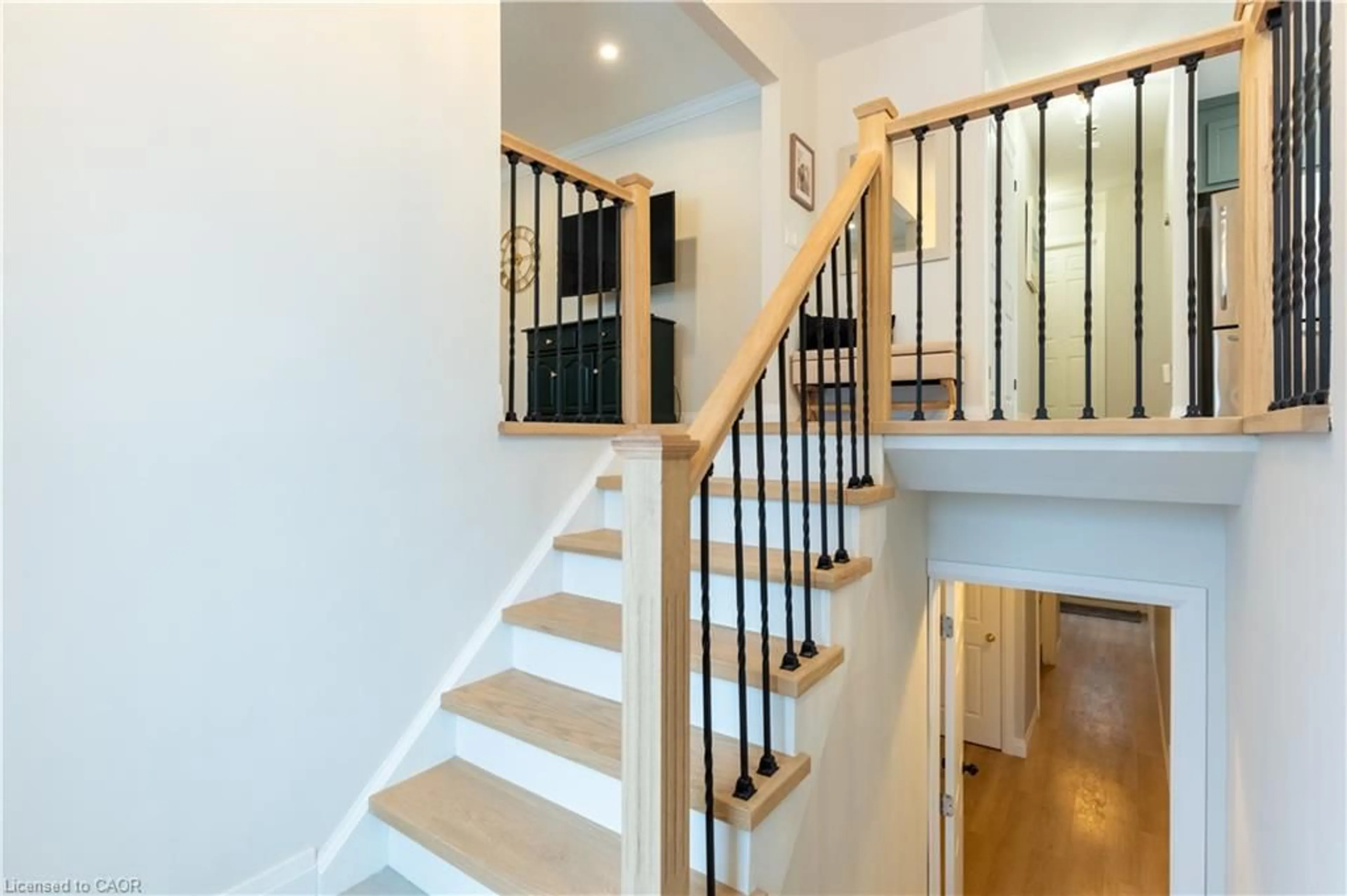 Stairs for 26 Rama Crt, Hamilton Ontario L8W 2B3