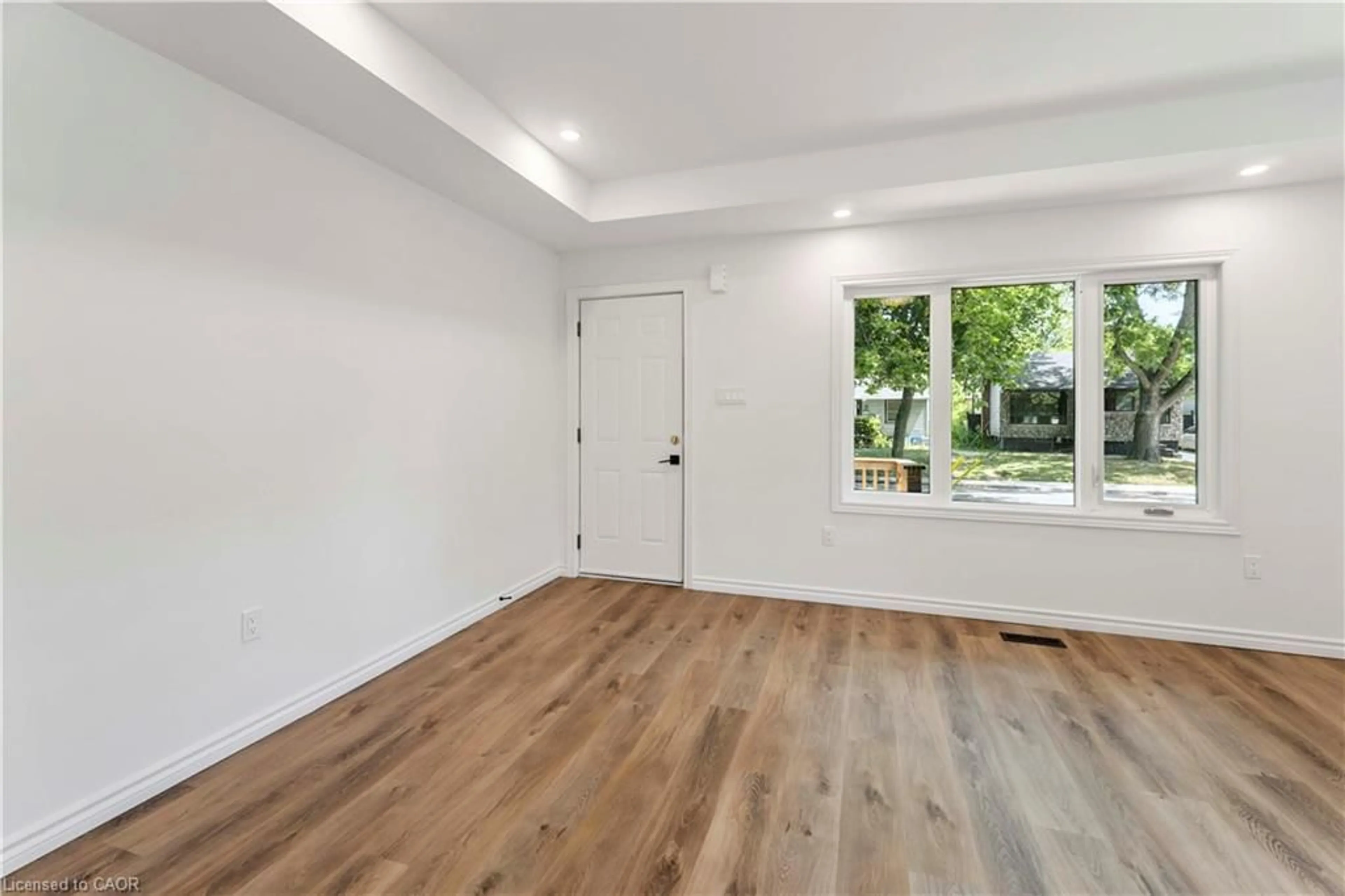 Unknown for 387 Weir St, Hamilton Ontario L8H 5G6