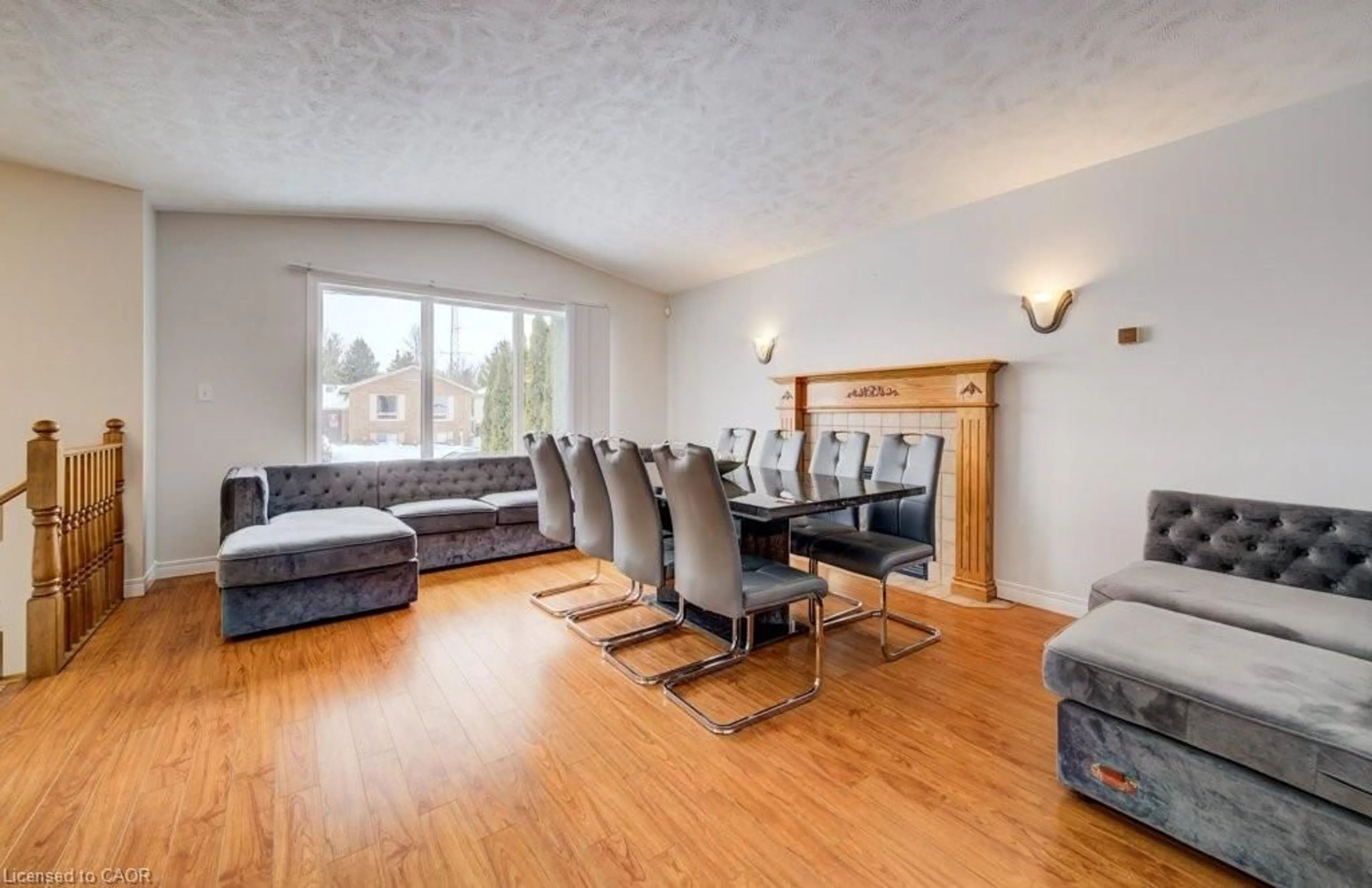 Living room with furniture, wood/laminate floor for 271 College St, Waterford Ontario N0E 1Y0