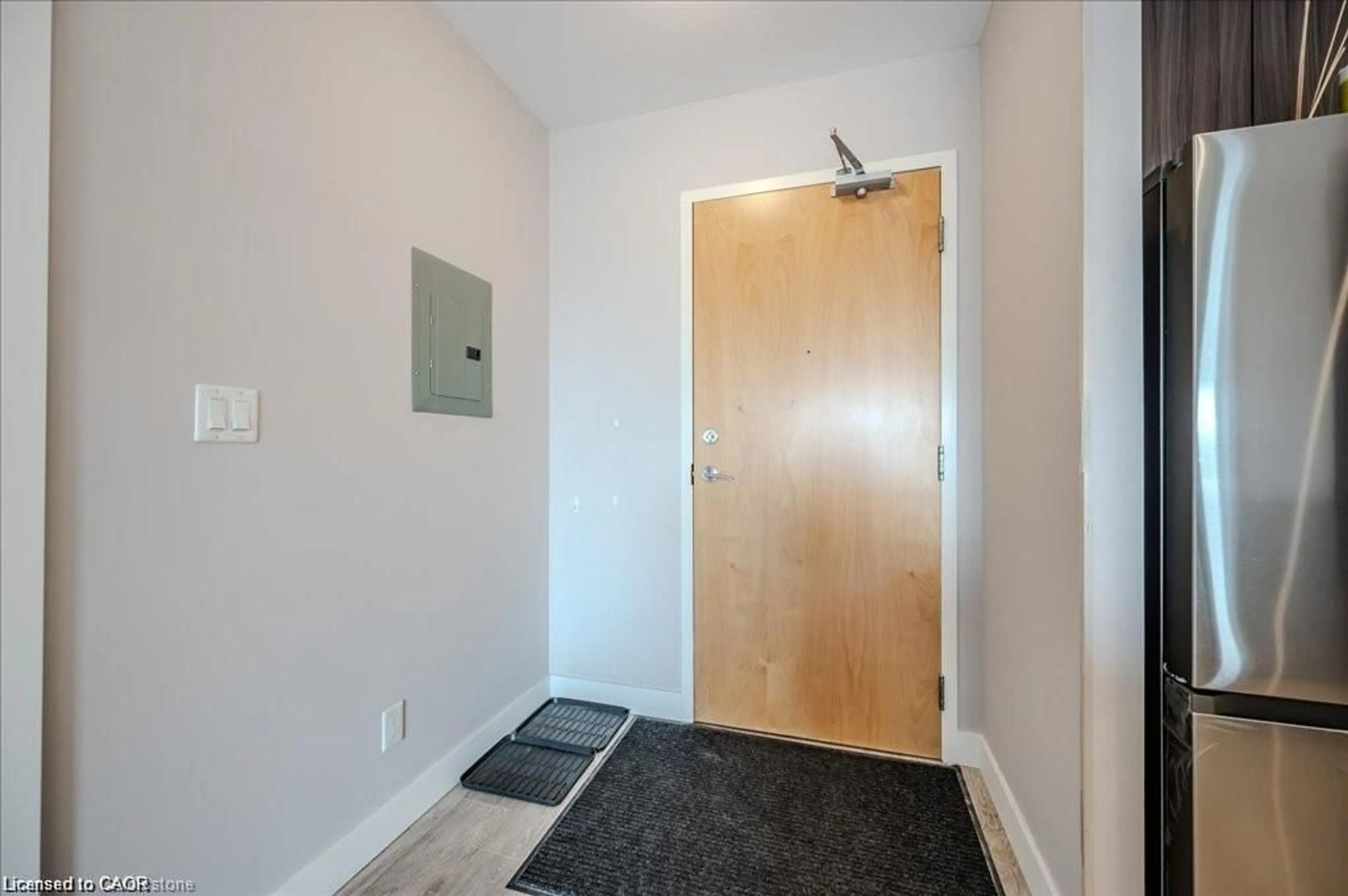 Indoor entryway for 1 Victoria St #811, Kitchener Ontario N2G 0B5
