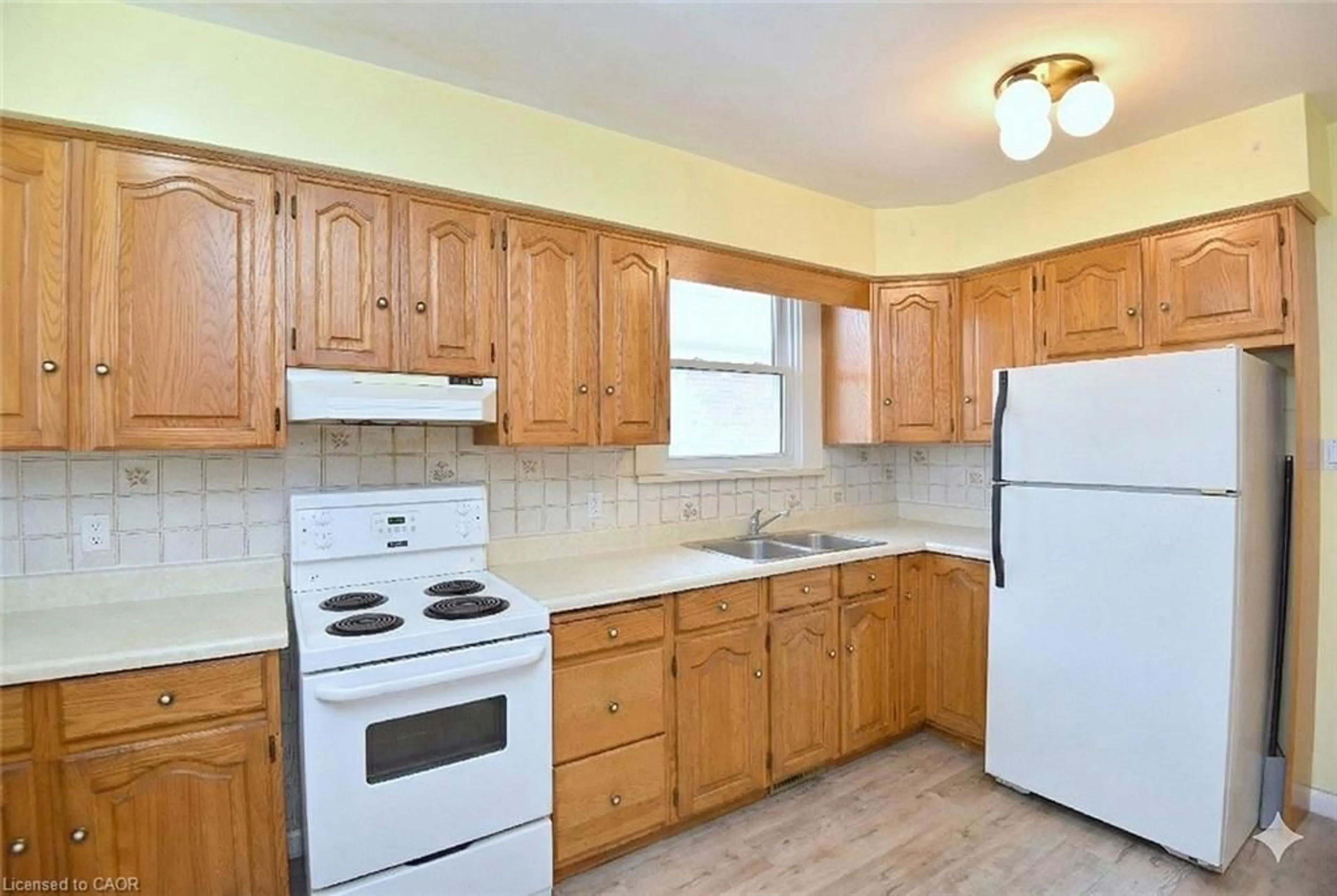 Standard kitchen, unknown for 36 Kipling Rd, Hamilton Ontario L8S 3X3