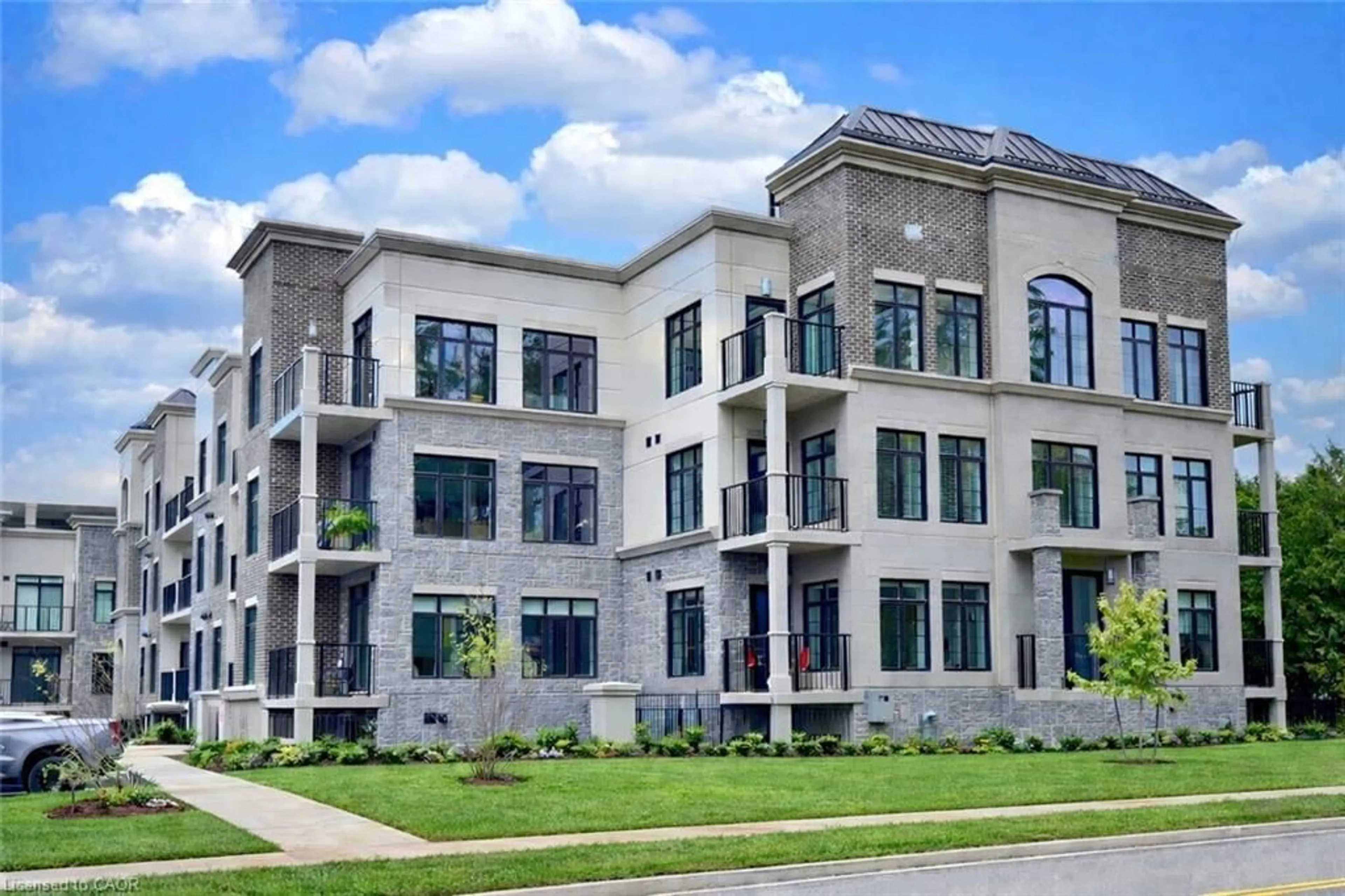 Home with brick exterior material, building for 153 Wilson St #103, Ancaster Ontario L9G 1N4